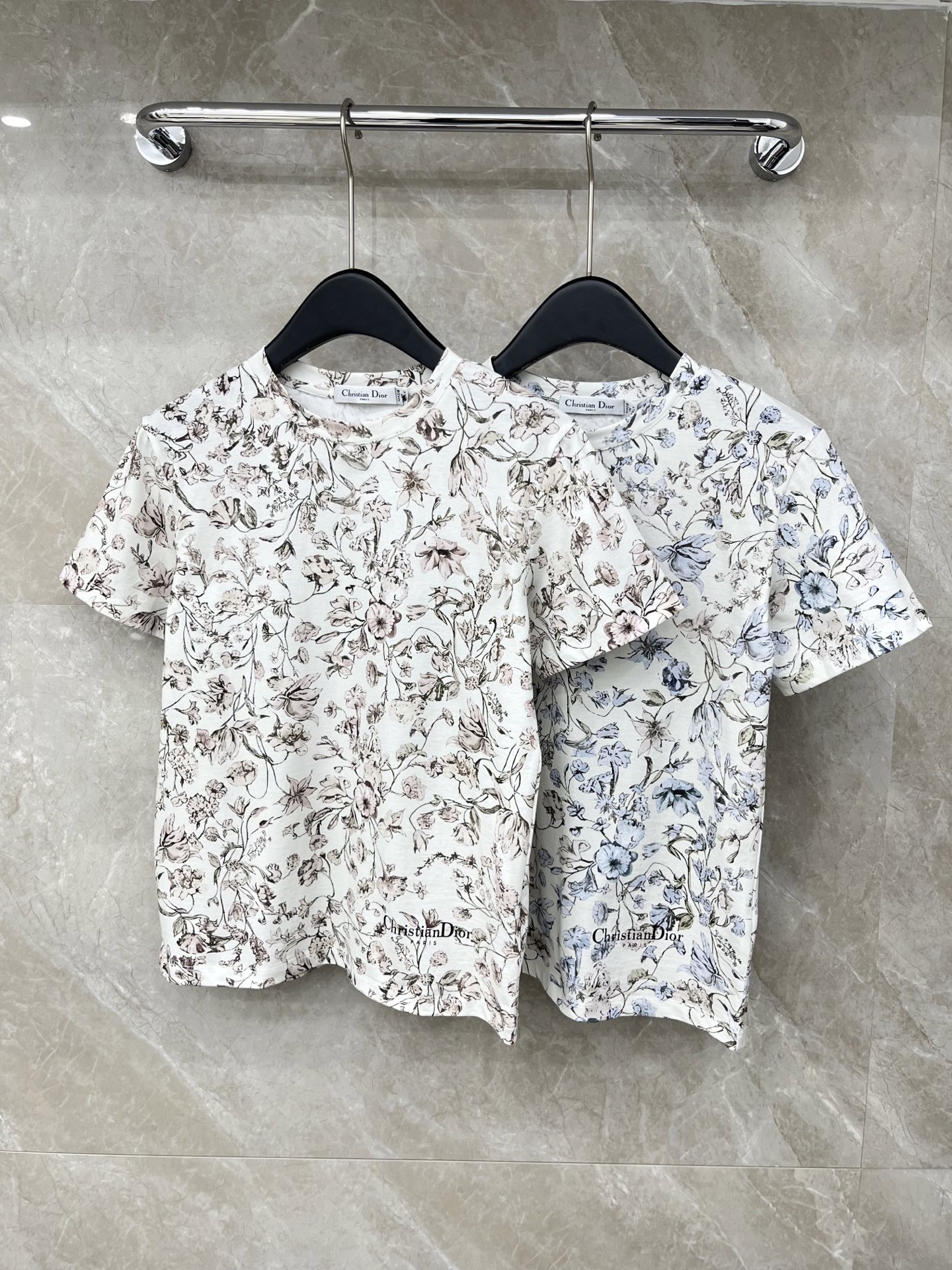 🛒𝐍𝐄𝐖 · 𝟐𝟎𝟐6/爆款现货原单品质 Dio*｜26新品满印短袖T恤精致版型上身巨显瘦！定制最新工艺