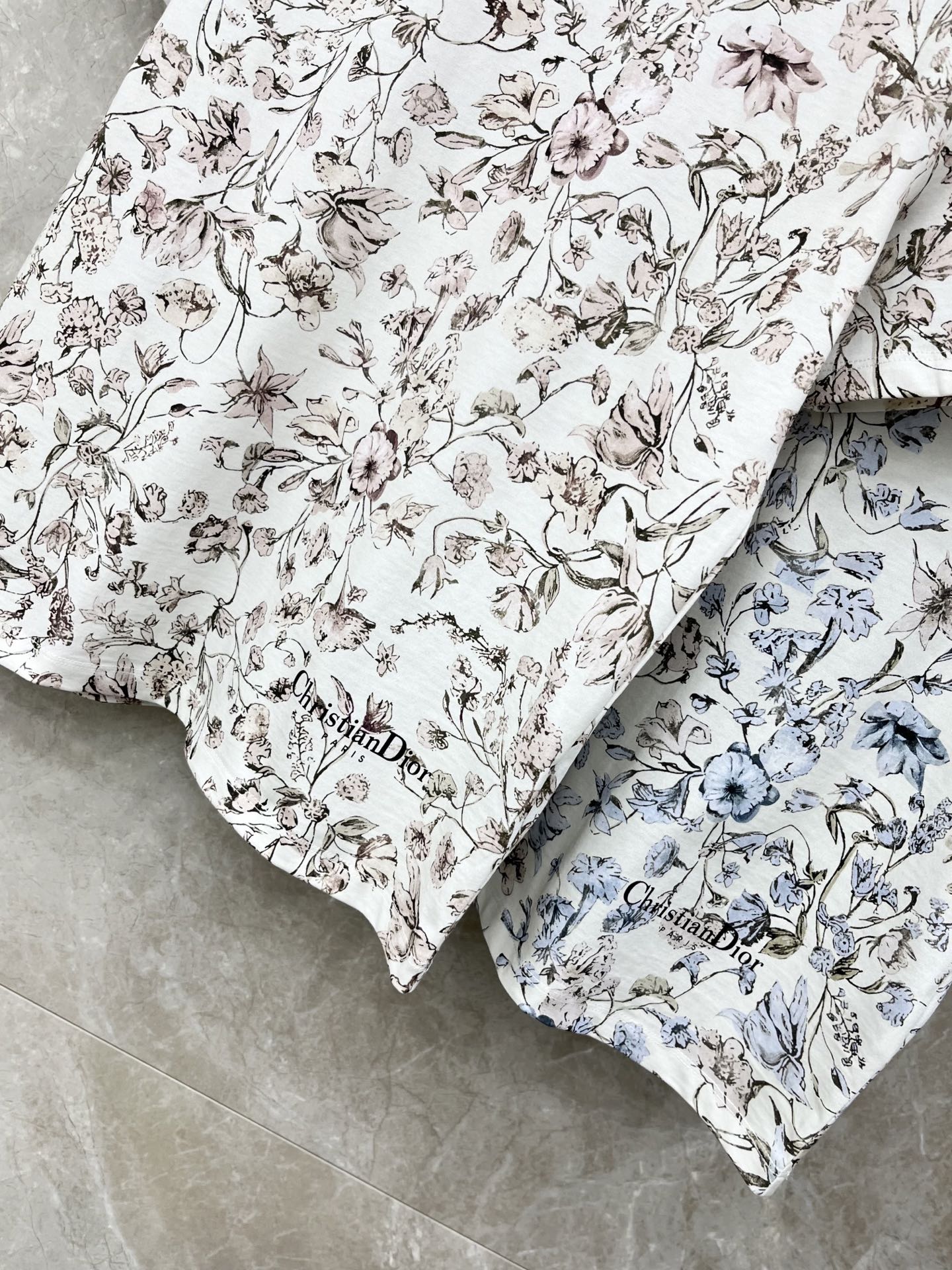 🛒𝐍𝐄𝐖 · 𝟐𝟎𝟐6/爆款现货原单品质 Dio*｜26新品满印短袖T恤精致版型上身巨显瘦！定制最新工艺