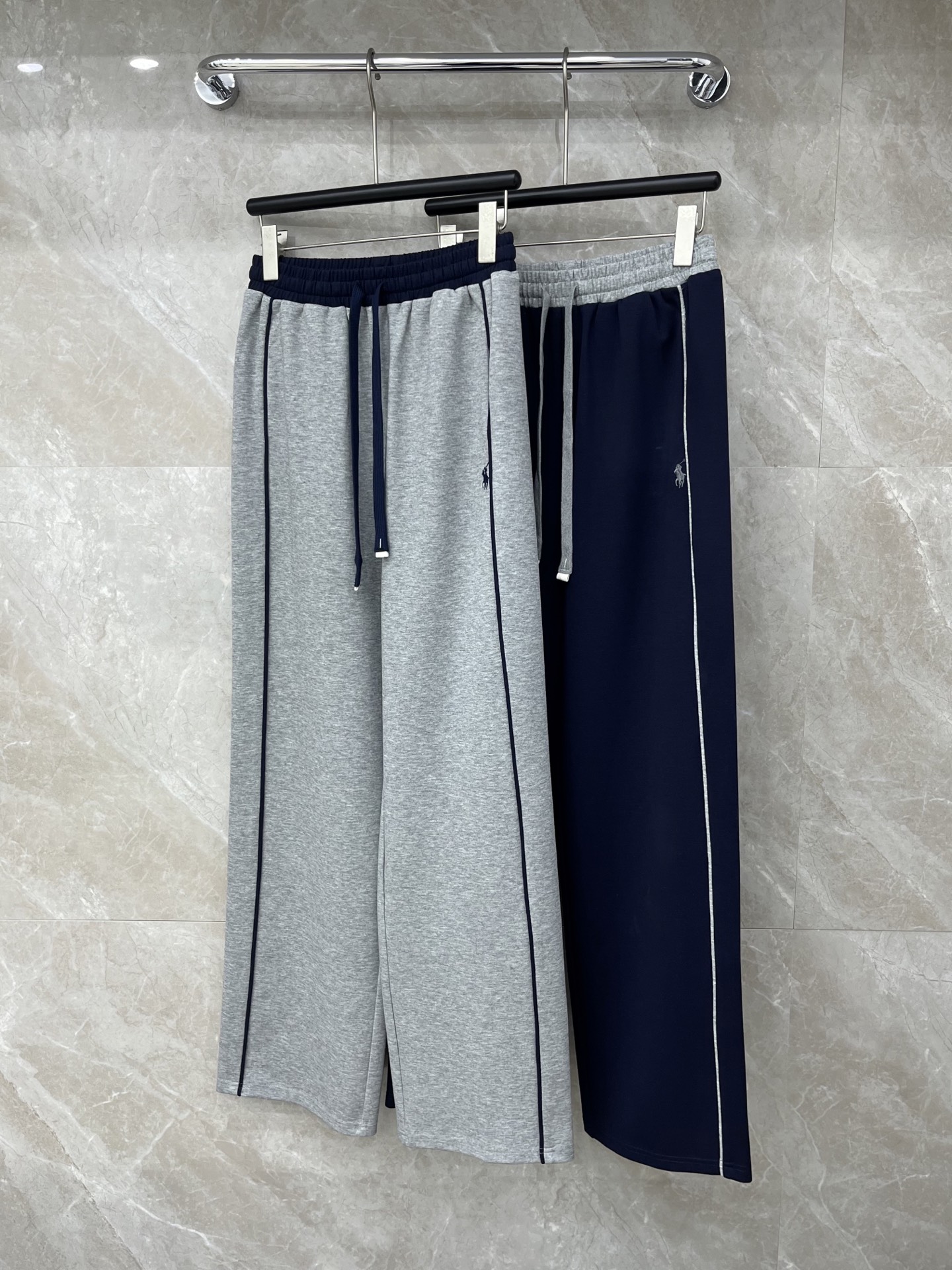 🛒𝐍𝐄𝐖 · 𝟐𝟎𝟐6/爆款现货【早春新款】设计师｜女神同款抽绳休闲裤这款裤子选用优质棉面料，工艺设计，