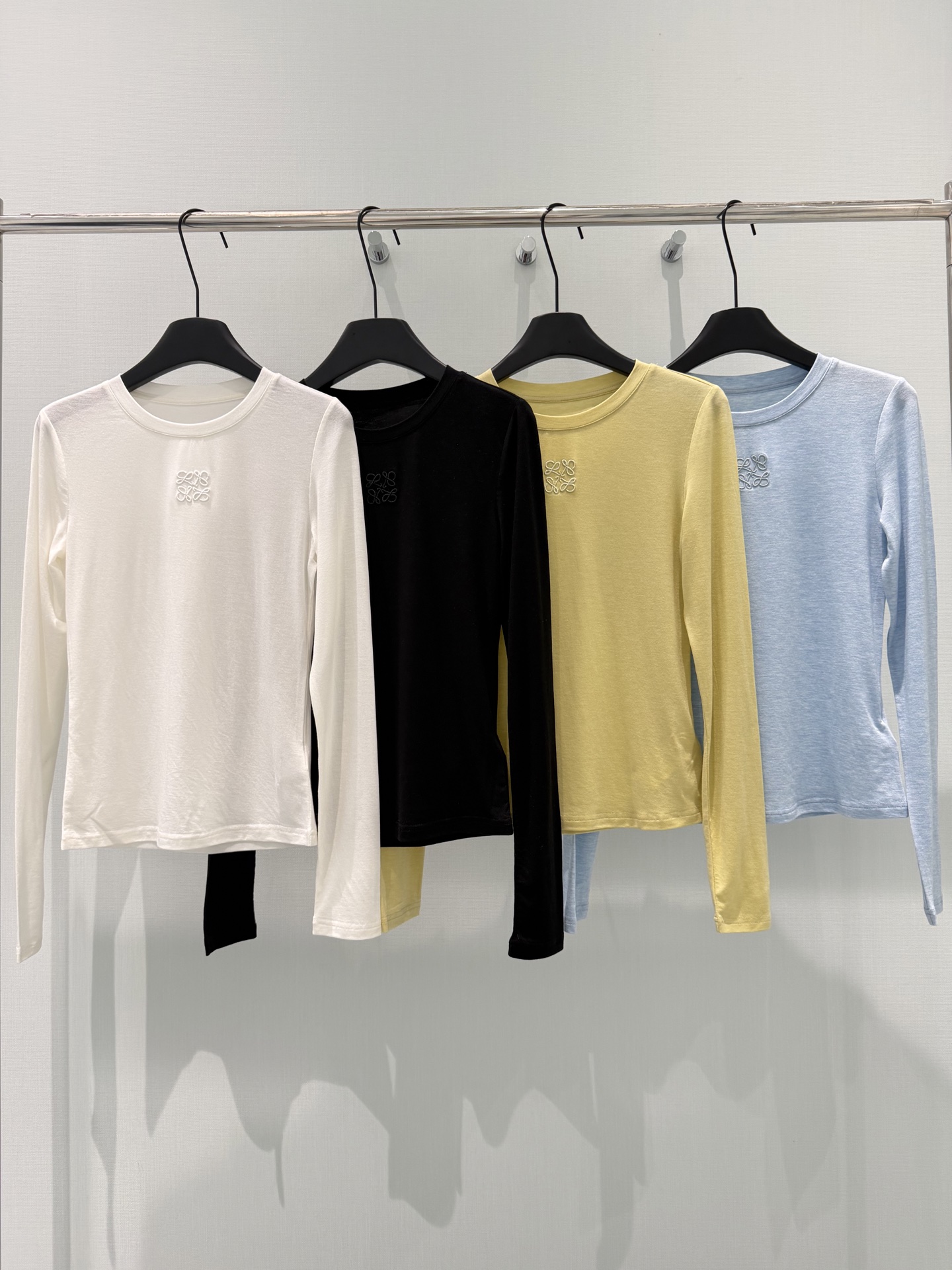 🛒𝐍𝐄𝐖 · 𝟐𝟎𝟐6/爆款现货设计师 原创｜2026新款天丝长袖打底衫云感舒适的系列！上身的触感谁穿谁