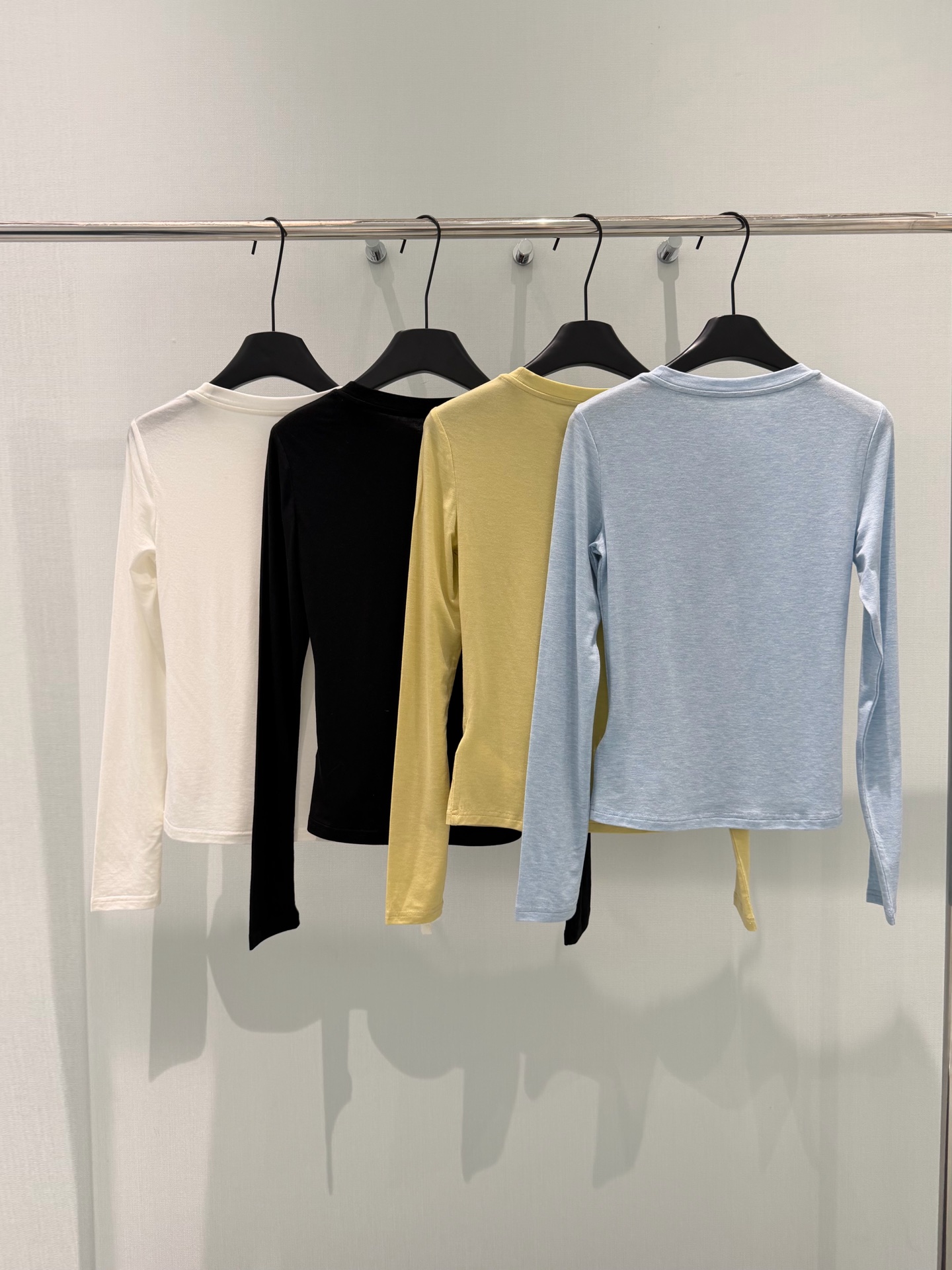 🛒𝐍𝐄𝐖 · 𝟐𝟎𝟐6/爆款现货设计师 原创｜2026新款天丝长袖打底衫云感舒适的系列！上身的触感谁穿谁