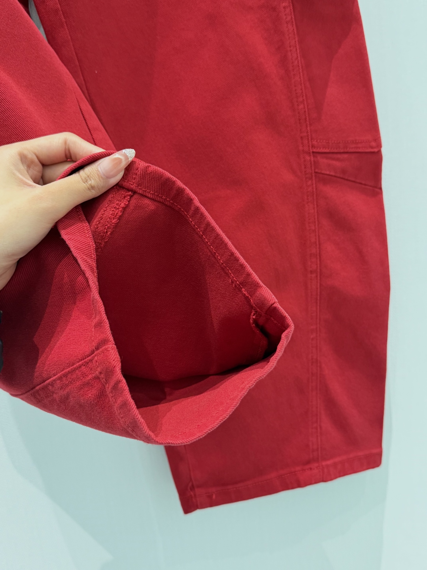 🛒𝐍𝐄𝐖 · 𝟐𝟎𝟐6/爆款现货原创 设计师｜工装镰刀牛仔裤采用高端定制面料，牛仔穿起来非常舒适，常规设