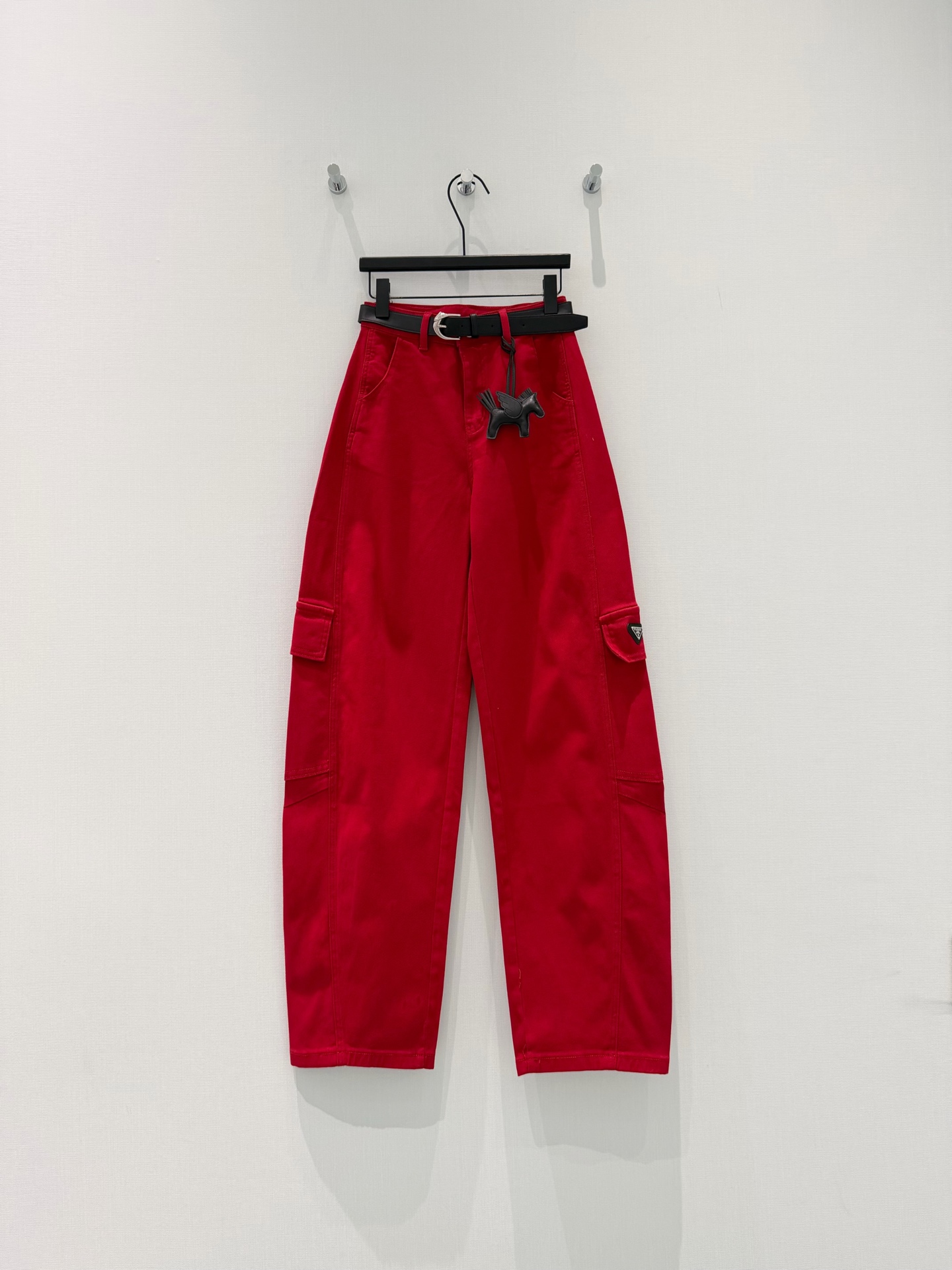 🛒𝐍𝐄𝐖 · 𝟐𝟎𝟐6/爆款现货原创 设计师｜工装镰刀牛仔裤采用高端定制面料，牛仔穿起来非常舒适，常规设