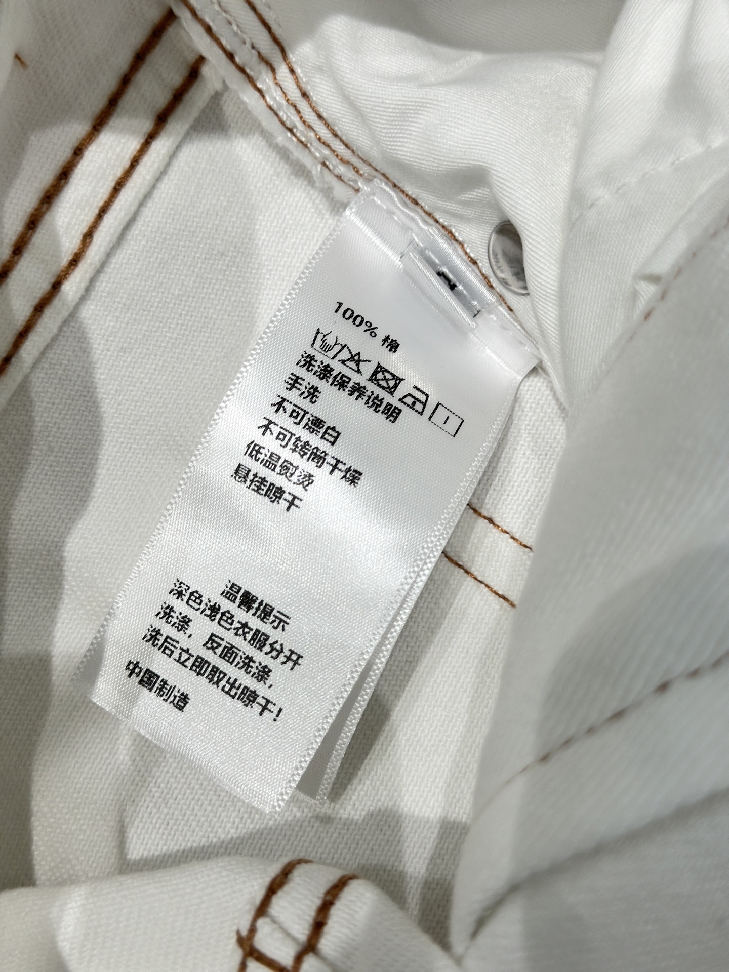 🛒𝐍𝐄𝐖 · 𝟐𝟎𝟐6/爆款现货【早春新款】原创｜撞色字母刺绣牛仔裤采用高端定制面料，牛仔穿起来非常舒适