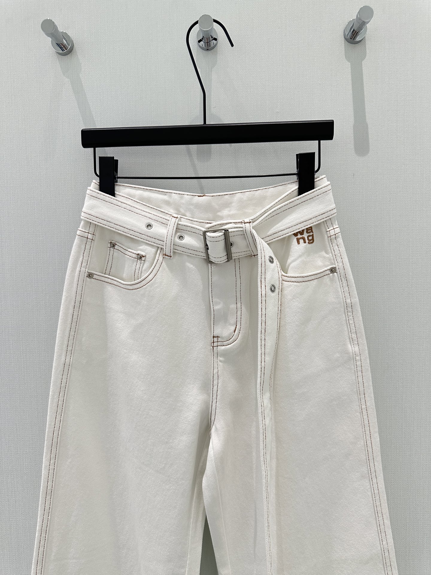 🛒𝐍𝐄𝐖 · 𝟐𝟎𝟐6/爆款现货【早春新款】原创｜撞色字母刺绣牛仔裤采用高端定制面料，牛仔穿起来非常舒适