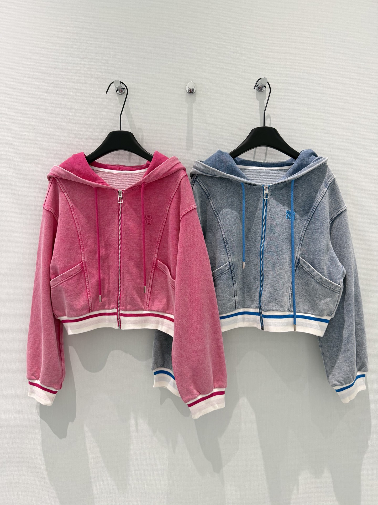 🛒𝐍𝐄𝐖 · 𝟐𝟎𝟐6/爆款现货设计师 原创｜26早春新品压花洗水套装！高端定制拉链卫衣外套，搭配松紧腰