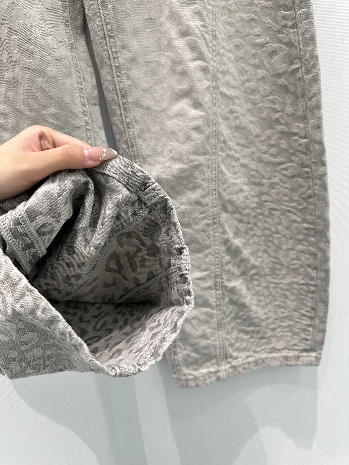 🛒𝐍𝐄𝐖 · 𝟐𝟎𝟐6/爆款现货【早春新款】原创｜定制纹理提花牛仔裤采用高端定制面料，牛仔穿起来非常舒适