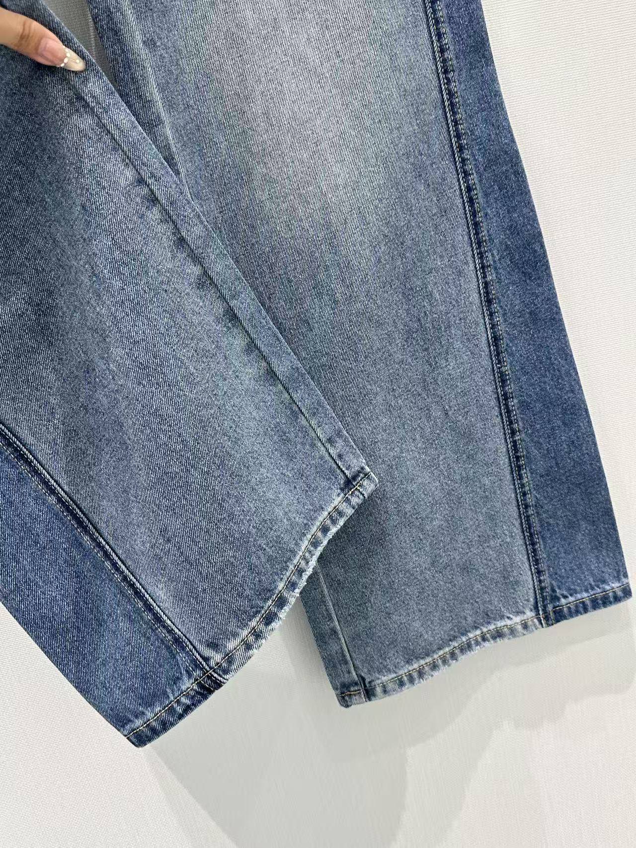 🛒𝐍𝐄𝐖 · 𝟐𝟎𝟐6/爆款现货【早春新款】原创｜撞色刺绣牛仔裤采用高端定制面料，牛仔穿起来非常舒适，常