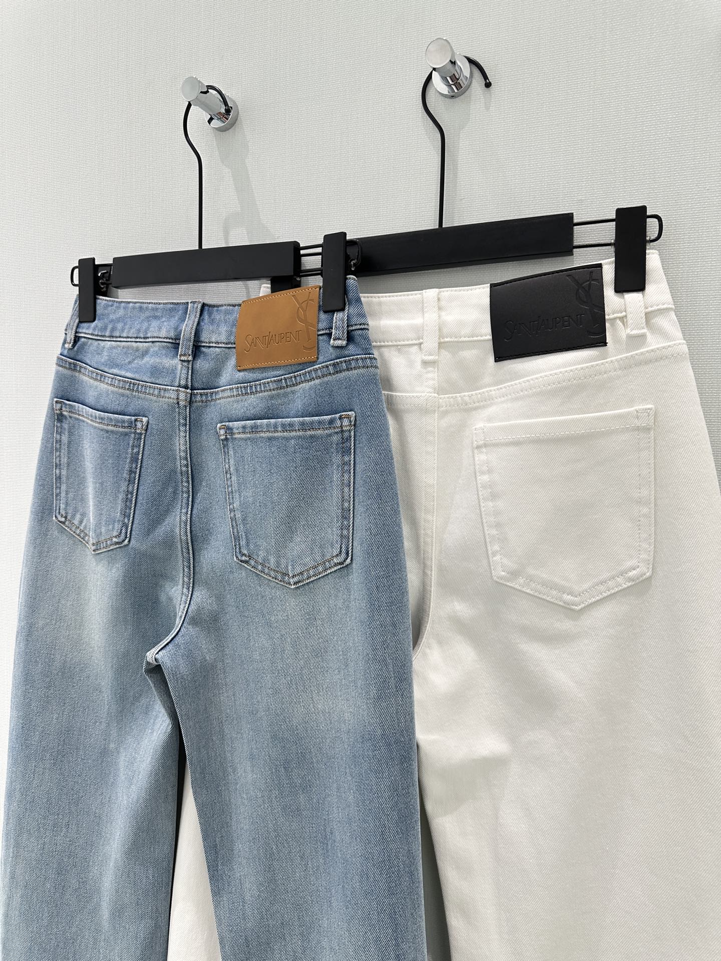 🛒𝐍𝐄𝐖 · 𝟐𝟎𝟐6/爆款现货【早春新款】原创｜🆕【不规则小开衩复古高腰水洗牛仔微喇叭长裤】进口棉质牛