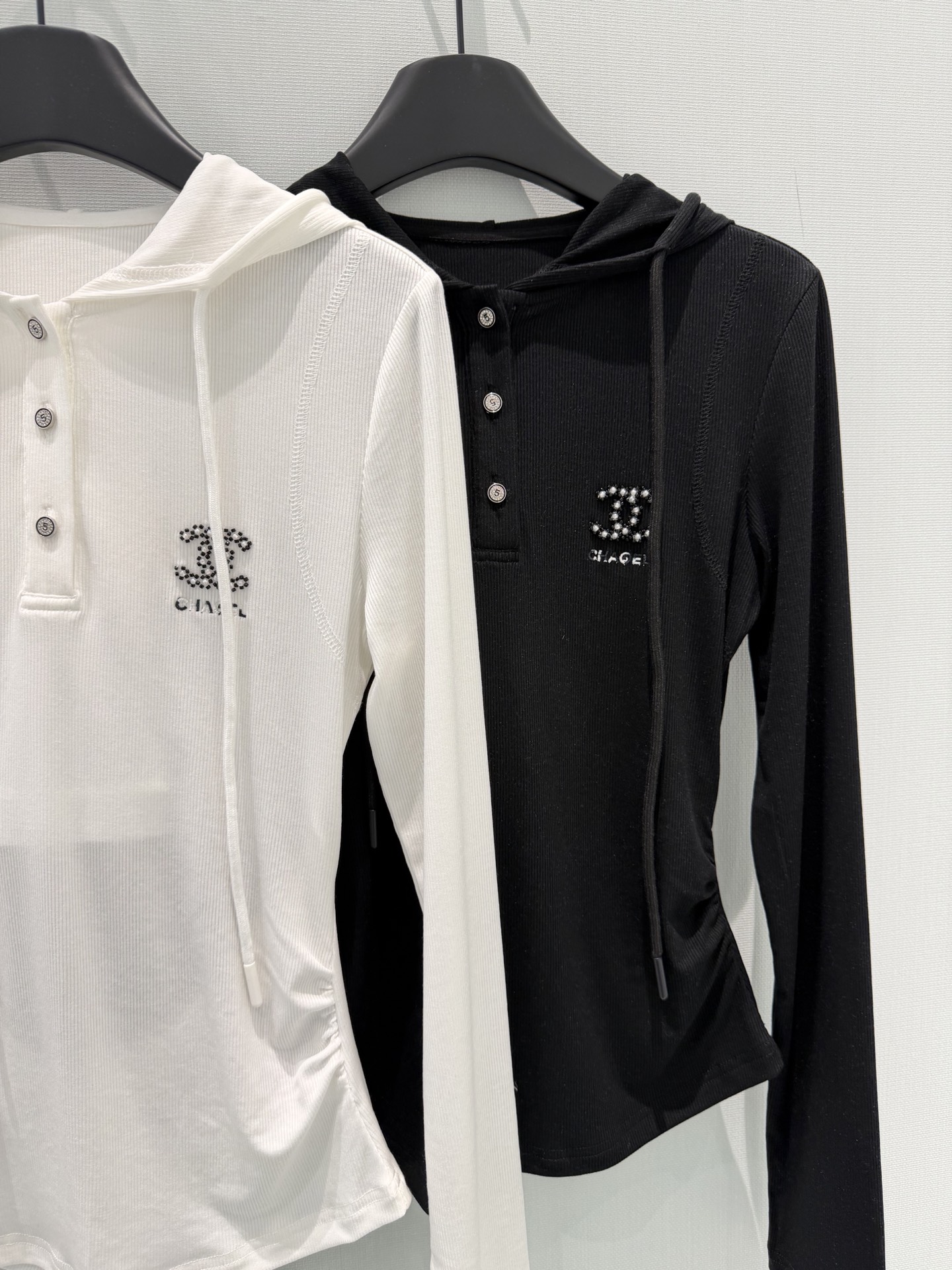 🛒𝐍𝐄𝐖 · 𝟐𝟎𝟐6/爆款现货设计师 原创｜2026新款天丝长袖戴帽打底衫云感舒适的系列！上身的触感谁