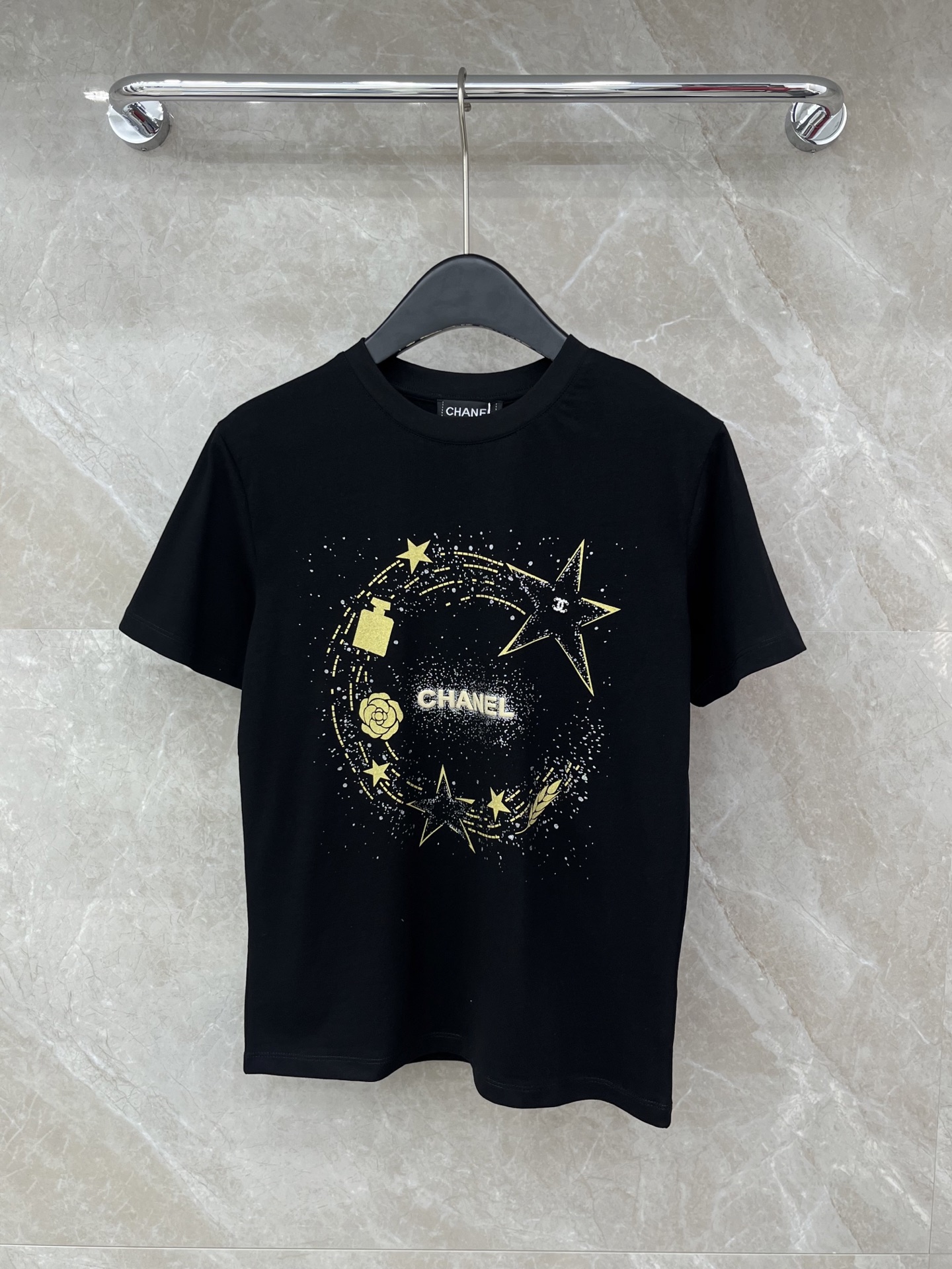 🛒𝐍𝐄𝐖 · 𝟐𝟎𝟐6/爆款现货原单品质 Chan*｜26新品印花短袖T恤精致宽松版型上身巨显瘦！男女同