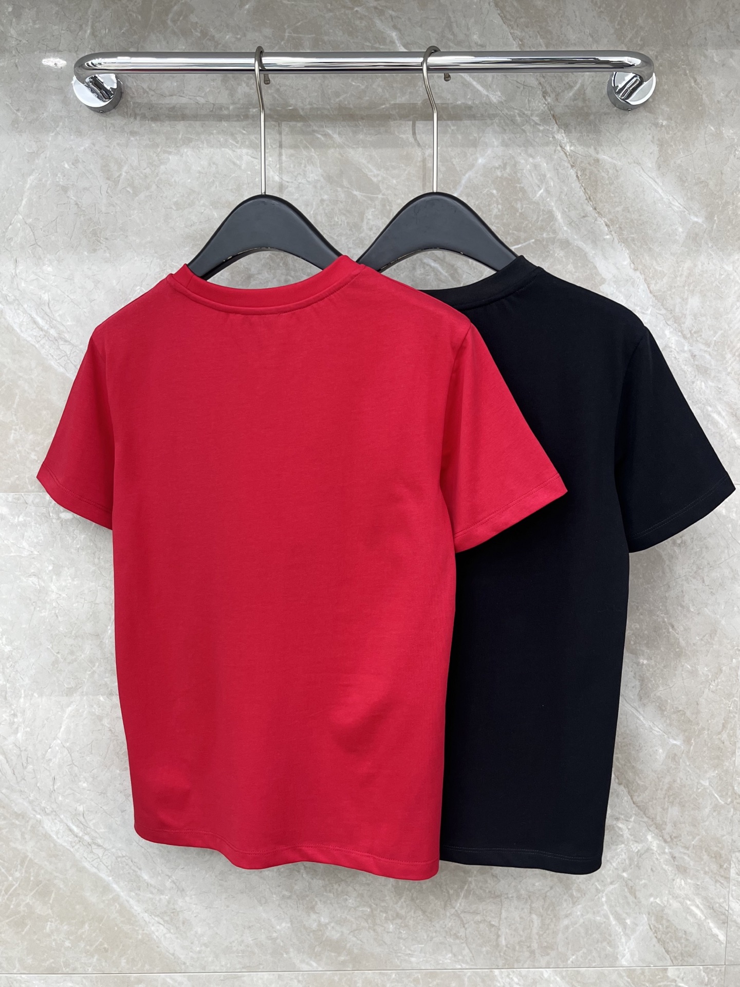 🛒𝐍𝐄𝐖 · 𝟐𝟎𝟐6/爆款现货原单品质 Chan*｜26新品印花短袖T恤精致宽松版型上身巨显瘦！男女同