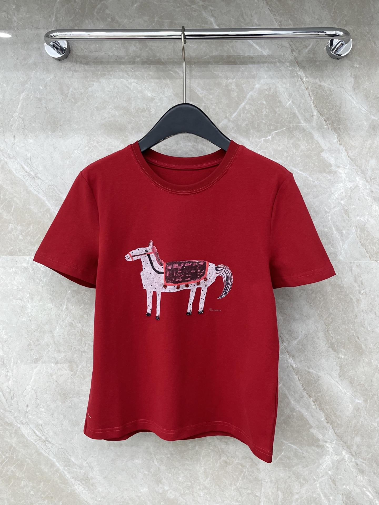 🛒𝐍𝐄𝐖 · 𝟐𝟎𝟐6/爆款现货原单品质 小众*｜26马年限定新品短袖T恤精致宽松版型上身巨显瘦！定制最