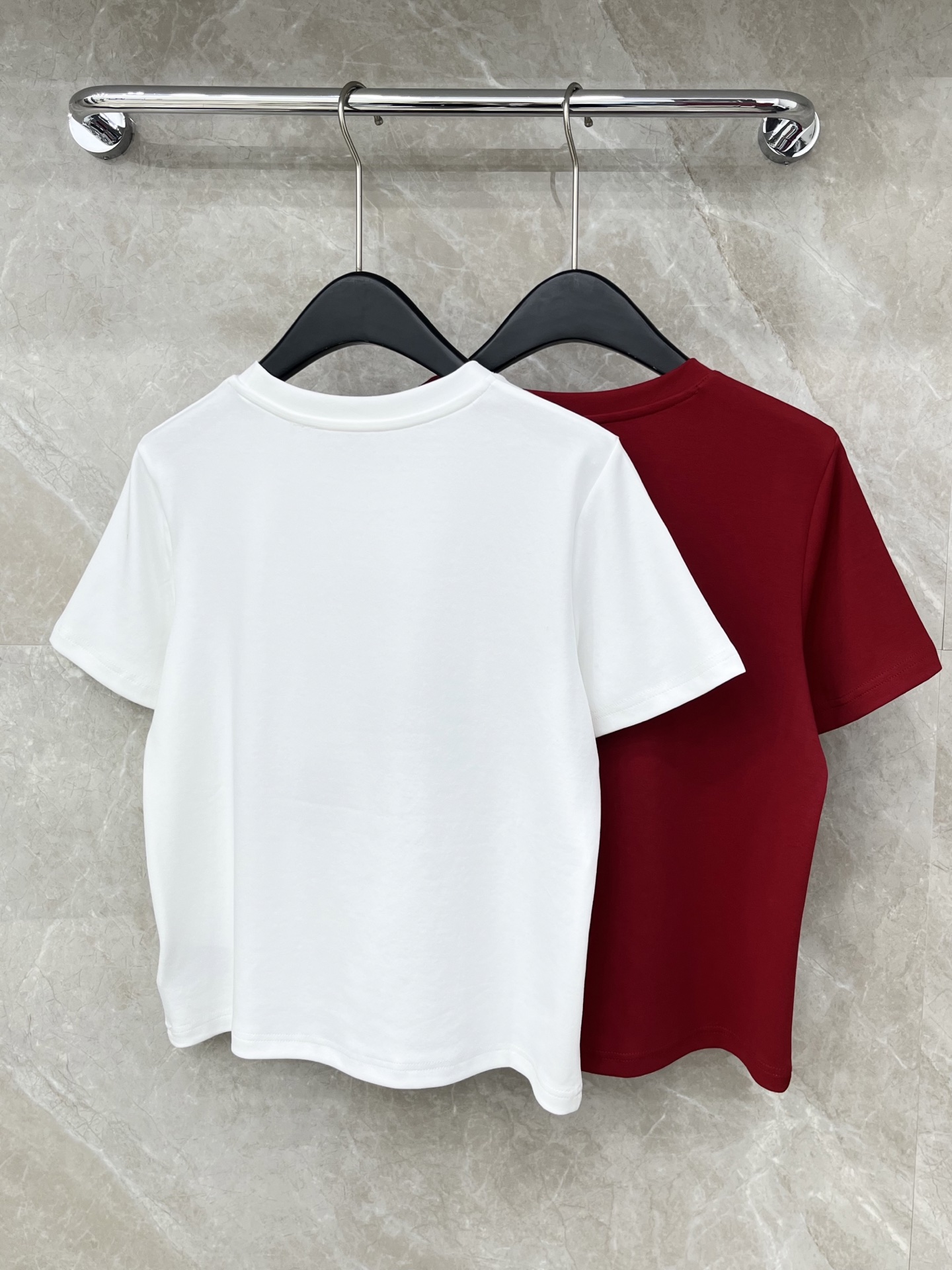 🛒𝐍𝐄𝐖 · 𝟐𝟎𝟐6/爆款现货原单品质 小众*｜26新品植绒刺绣短袖T恤精致宽松版型上身巨显瘦！定制最