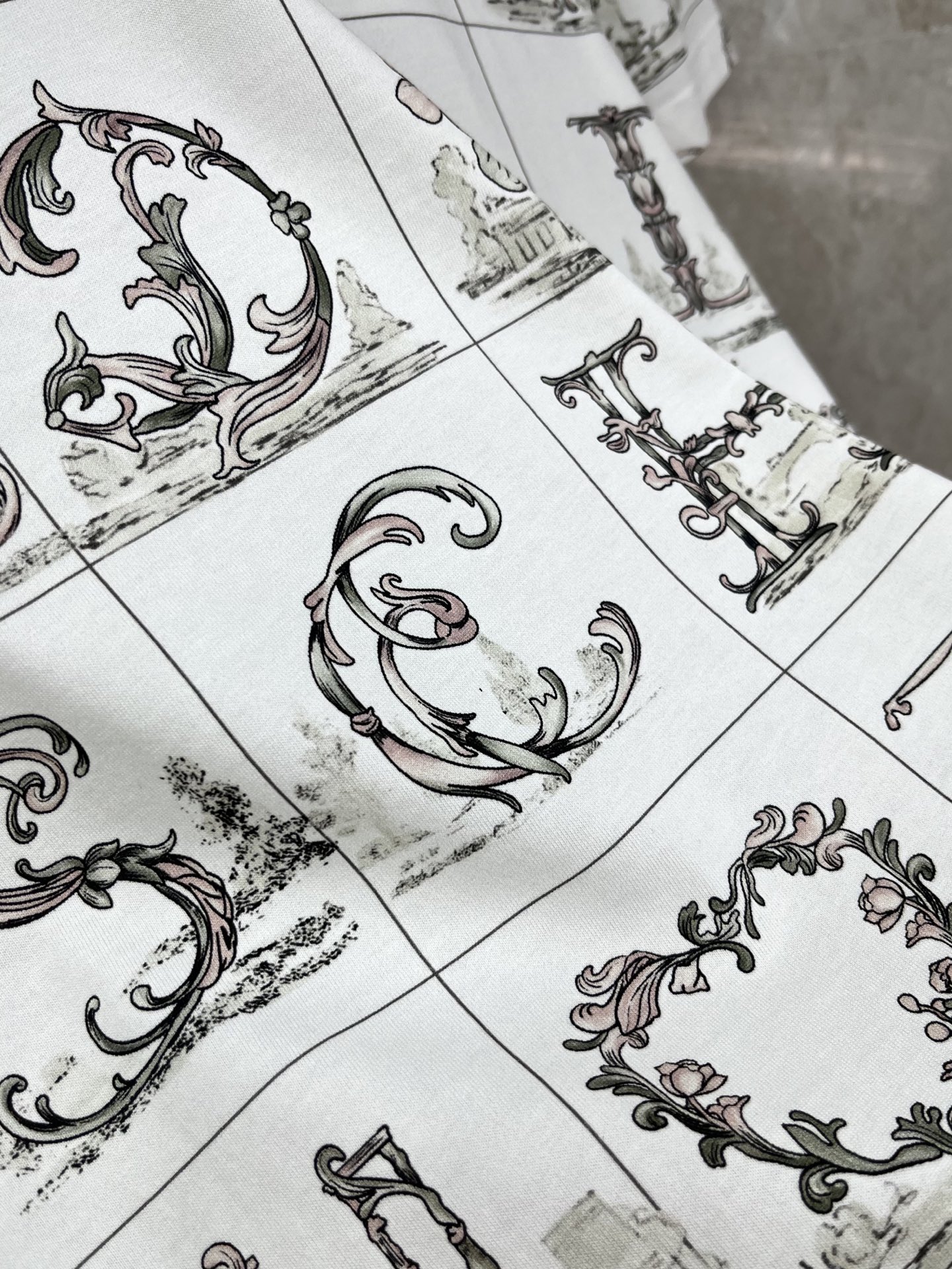 🛒𝐍𝐄𝐖 · 𝟐𝟎𝟐6/爆款现货原单品质 Dio*｜26新品满印短袖T恤精致版型上身巨显瘦！定制最新工艺