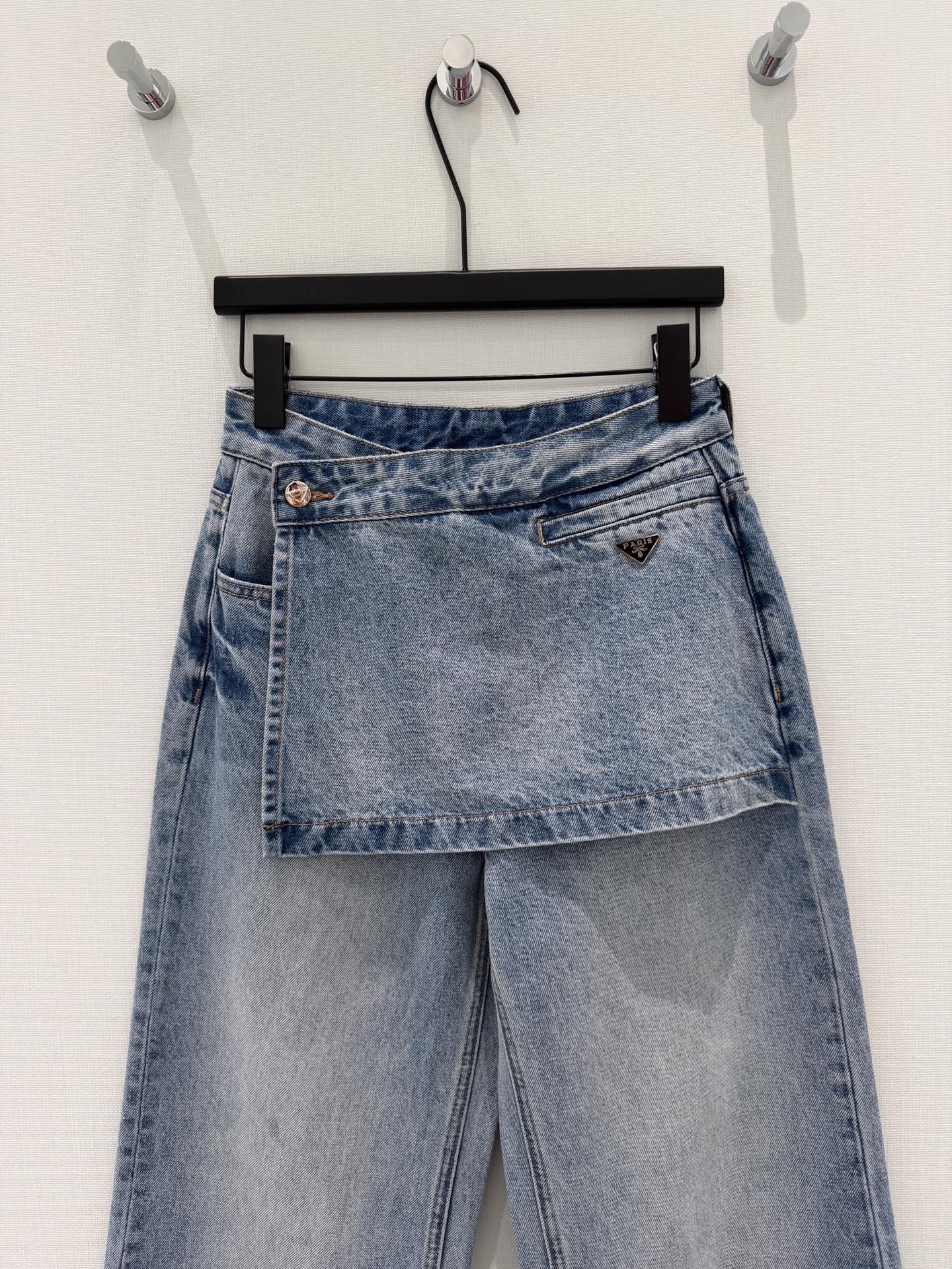 🛒𝐍𝐄𝐖 · 𝟐𝟎𝟐6/爆款现货原创 设计师｜围裙式错层直筒牛仔裤采用高端定制面料，牛仔穿起来非常舒适，