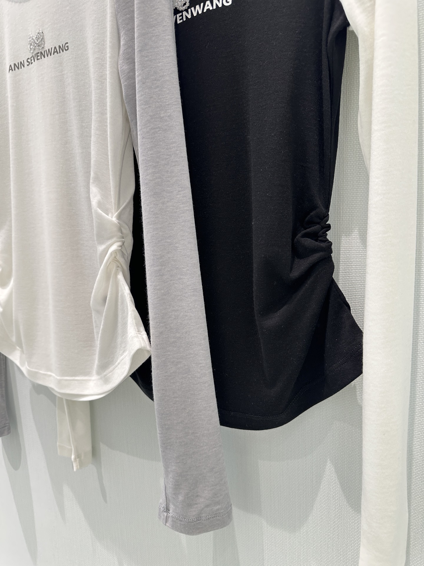 🛒𝐍𝐄𝐖 · 𝟐𝟎𝟐6/爆款现货设计师 原创｜2026新款天丝长袖打底衫云感舒适的系列！上身的触感谁穿谁