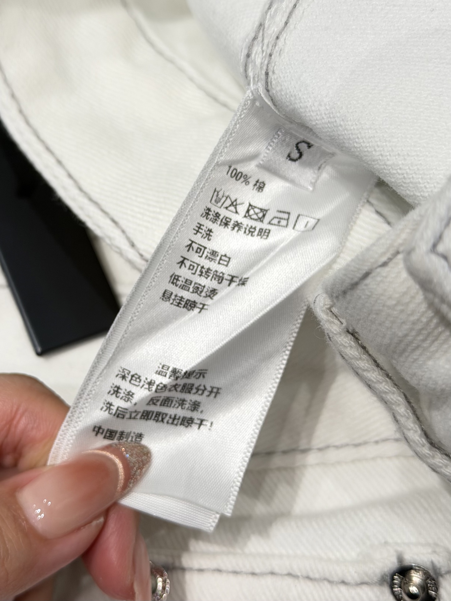 🛒𝐍𝐄𝐖 · 𝟐𝟎𝟐6/爆款现货【早春新款】原创｜撞色字母刺绣牛仔裤采用高端定制面料，牛仔穿起来非常舒适