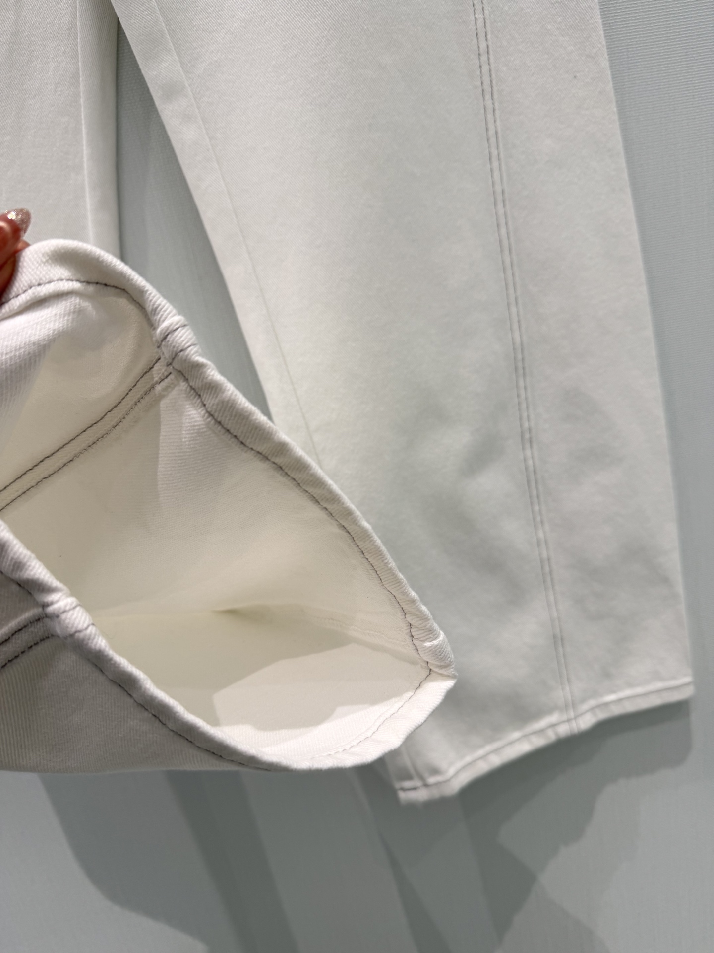 🛒𝐍𝐄𝐖 · 𝟐𝟎𝟐6/爆款现货【早春新款】原创｜撞色字母刺绣牛仔裤采用高端定制面料，牛仔穿起来非常舒适