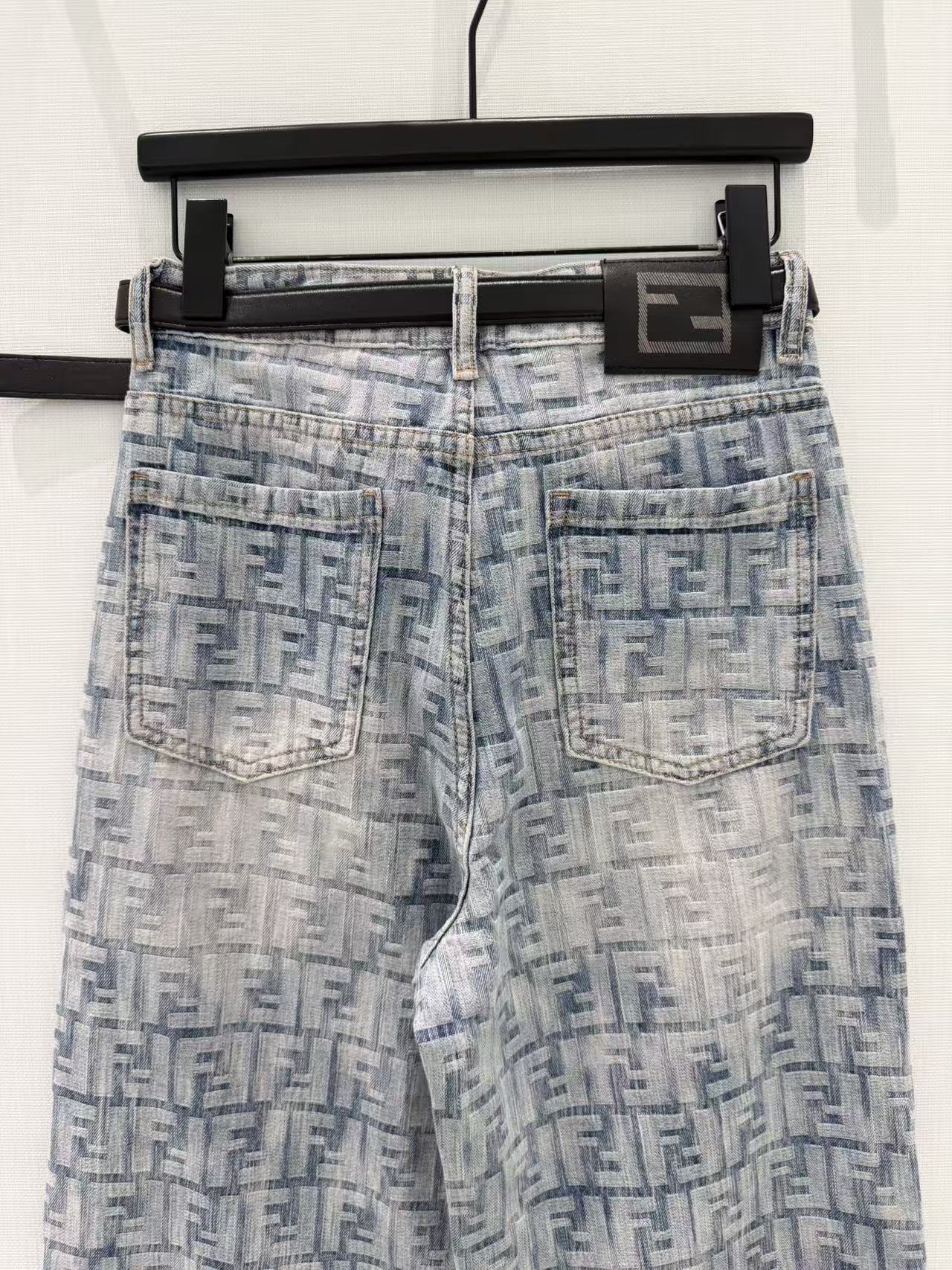 🛒𝐍𝐄𝐖 · 𝟐𝟎𝟐6/爆款现货【早春新款】原创｜定制FF提花牛仔裤采用高端定制面料，牛仔穿起来非常舒适