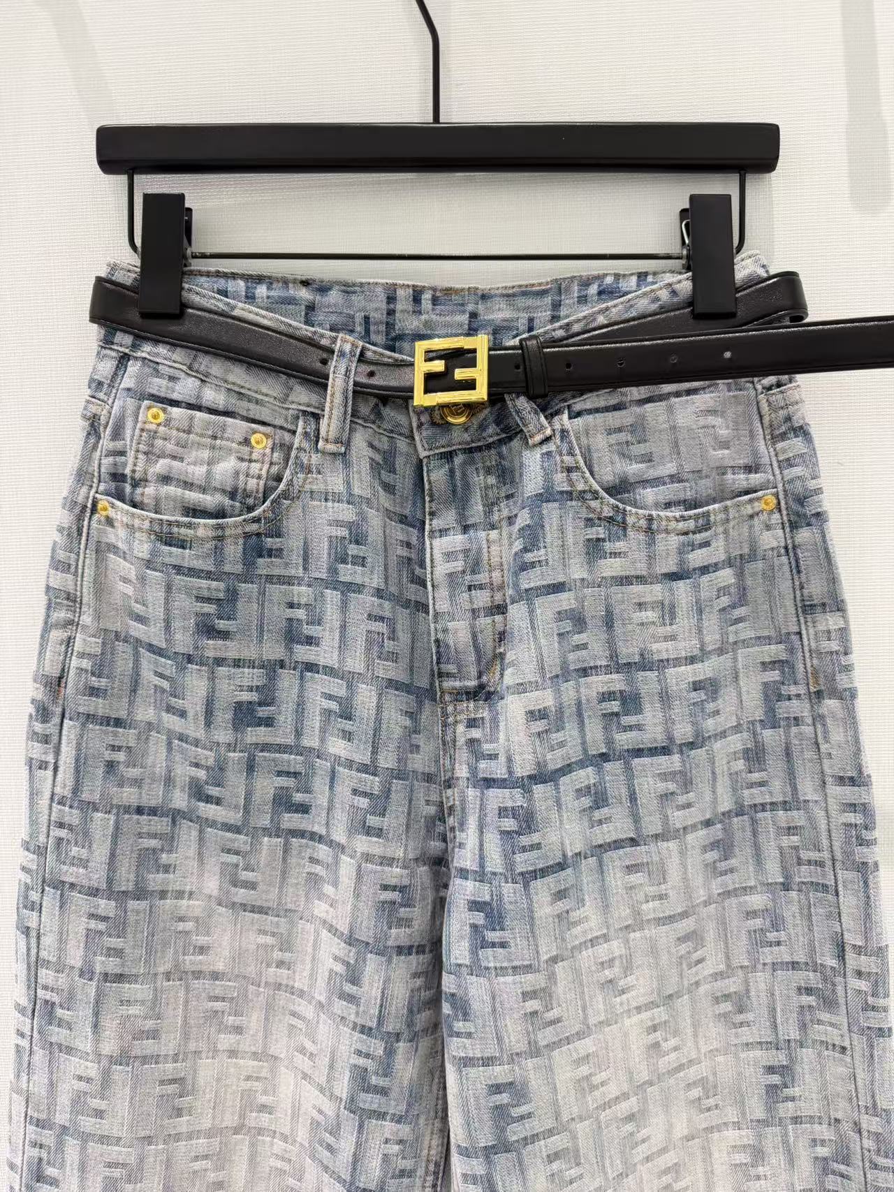 🛒𝐍𝐄𝐖 · 𝟐𝟎𝟐6/爆款现货【早春新款】原创｜定制FF提花牛仔裤采用高端定制面料，牛仔穿起来非常舒适