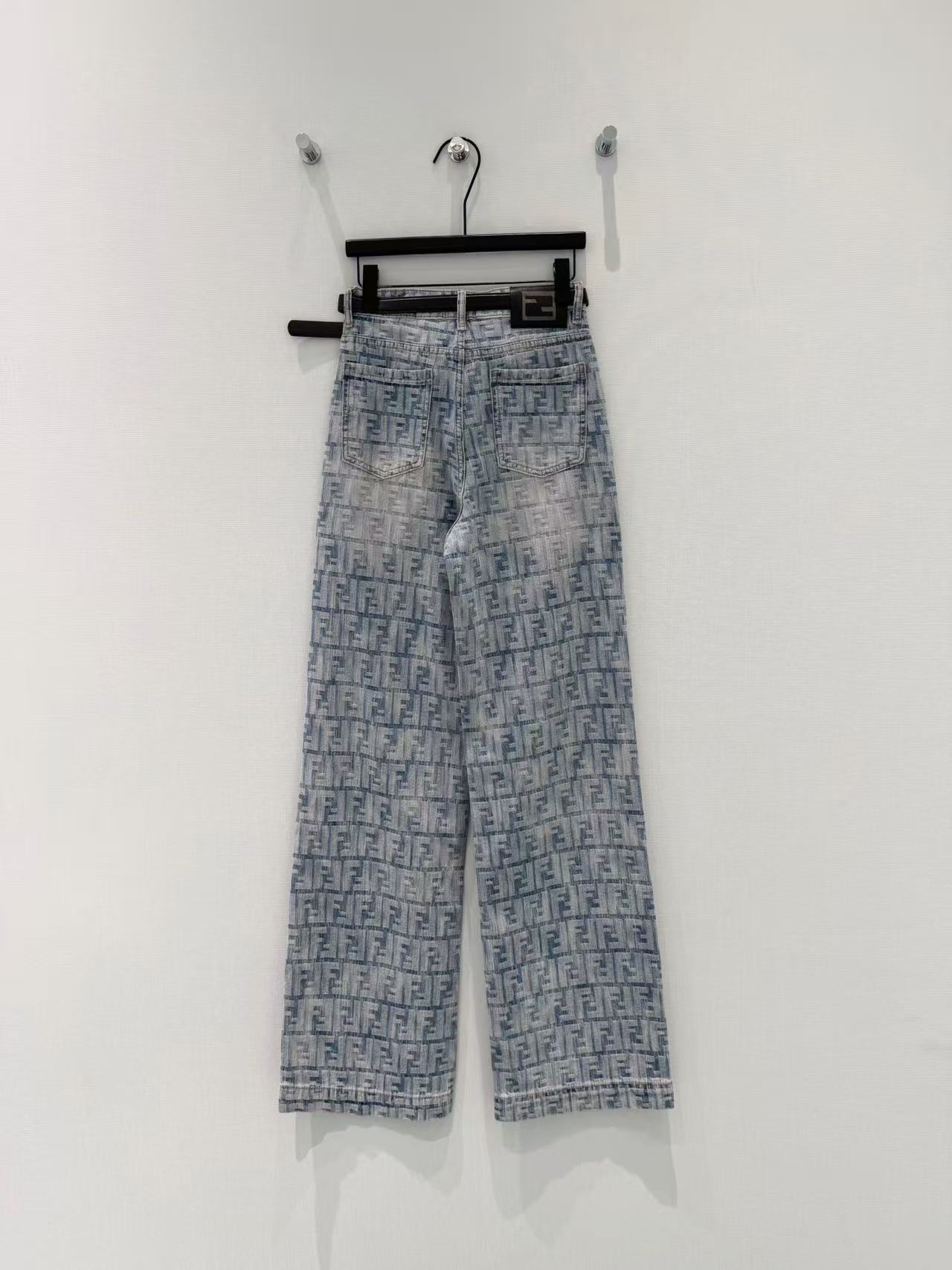 🛒𝐍𝐄𝐖 · 𝟐𝟎𝟐6/爆款现货【早春新款】原创｜定制FF提花牛仔裤采用高端定制面料，牛仔穿起来非常舒适