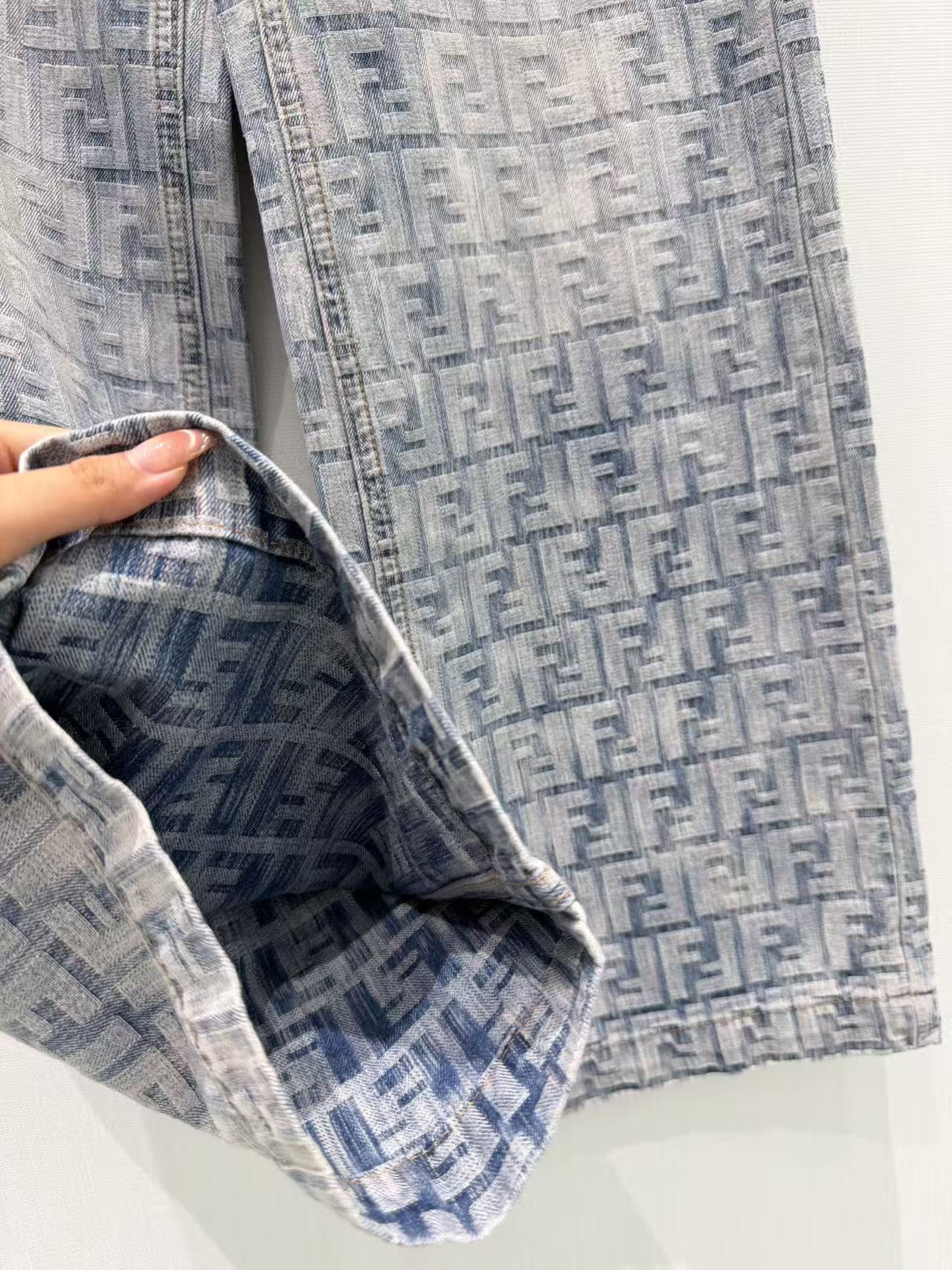 🛒𝐍𝐄𝐖 · 𝟐𝟎𝟐6/爆款现货【早春新款】原创｜定制FF提花牛仔裤采用高端定制面料，牛仔穿起来非常舒适