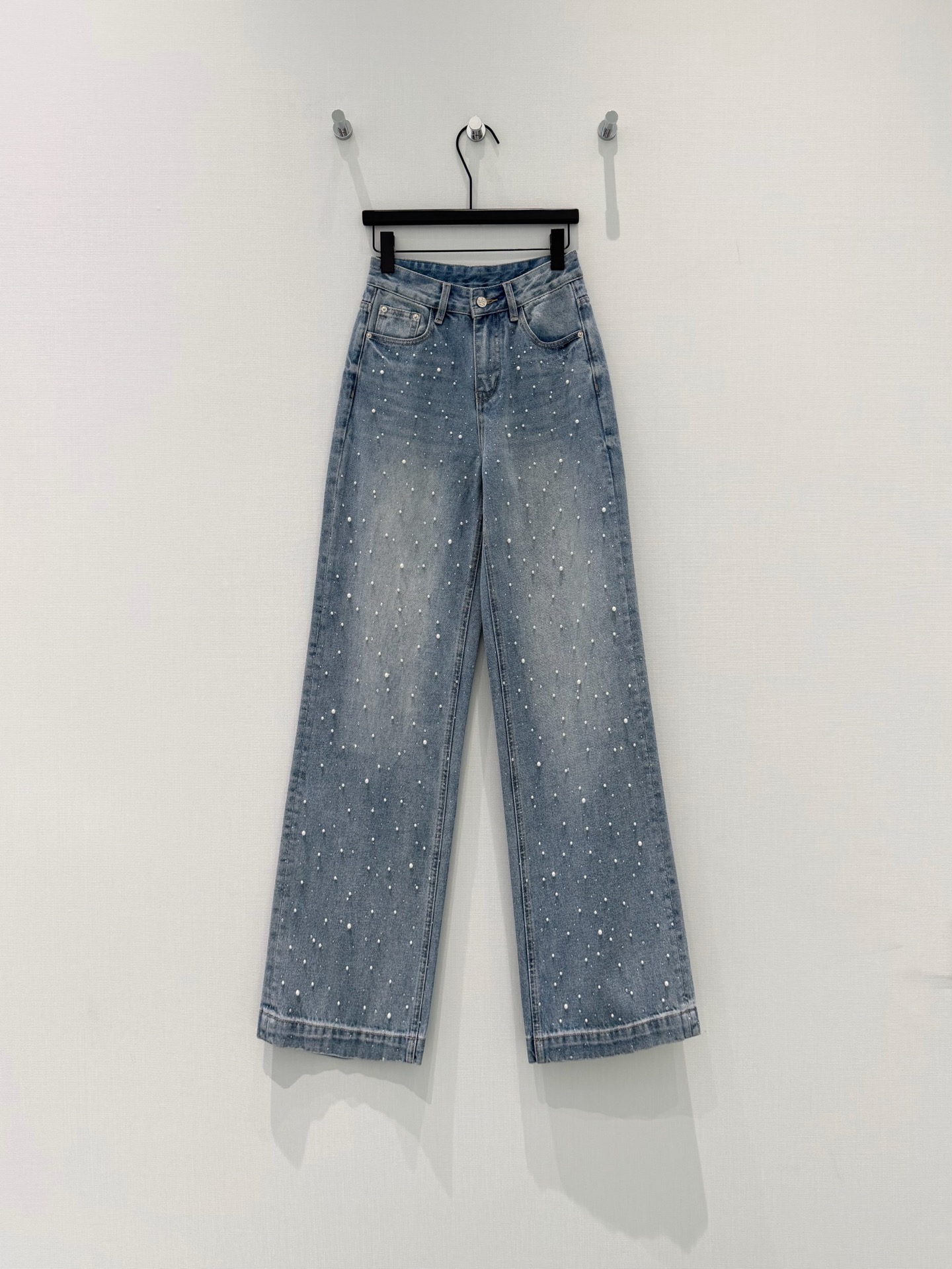 🛒𝐍𝐄𝐖 · 𝟐𝟎𝟐6/爆款现货【早春新款】原创｜定制珍珠手工牛仔裤采用高端定制面料，牛仔穿起来非常舒适