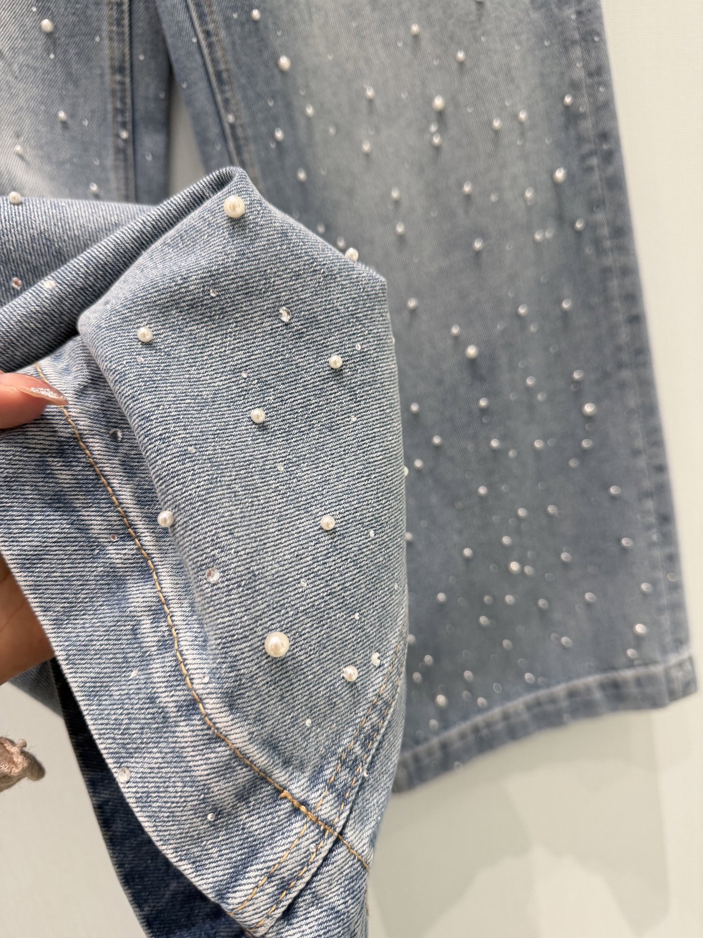 🛒𝐍𝐄𝐖 · 𝟐𝟎𝟐6/爆款现货【早春新款】原创｜定制珍珠手工牛仔裤采用高端定制面料，牛仔穿起来非常舒适