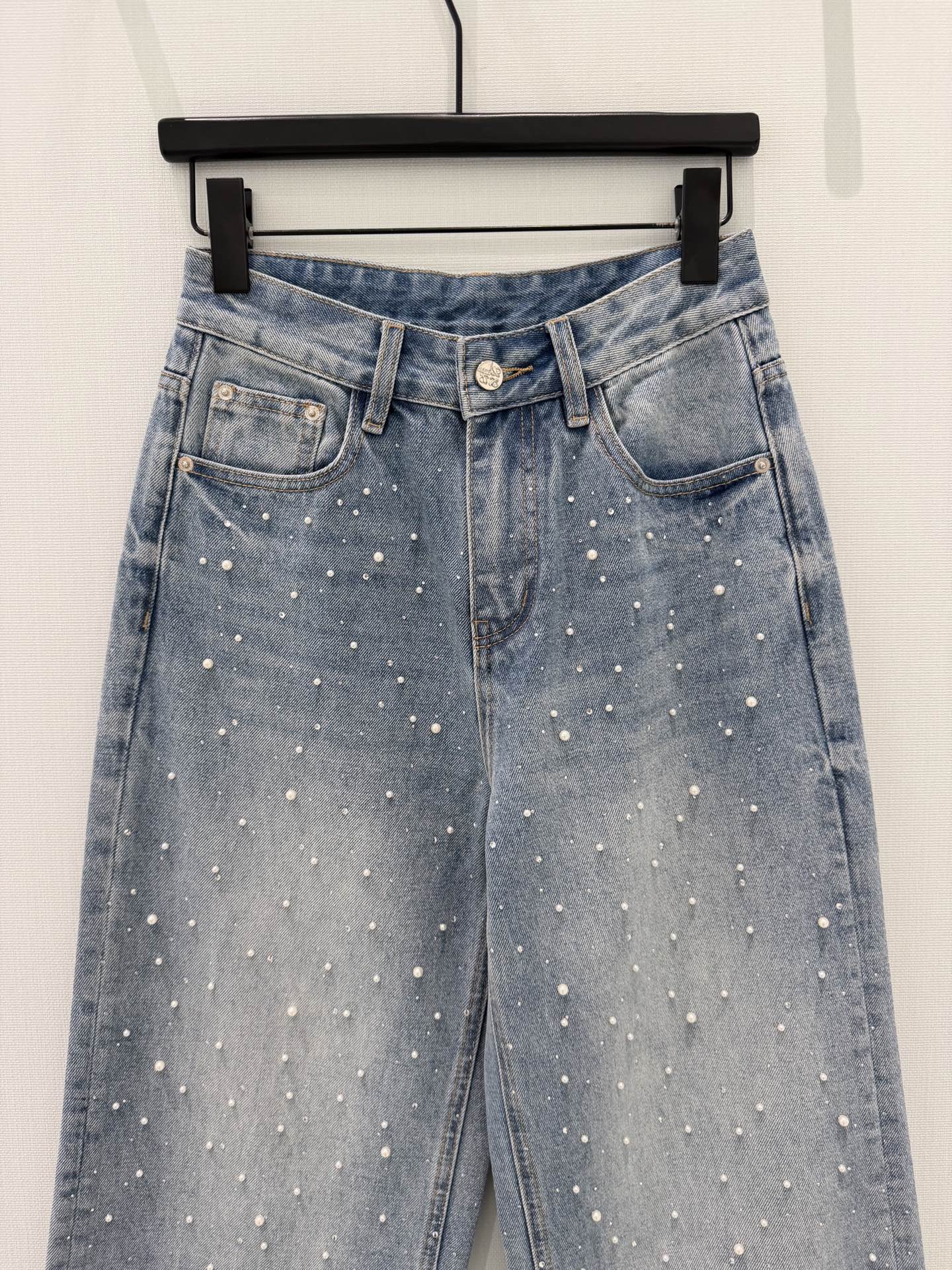 🛒𝐍𝐄𝐖 · 𝟐𝟎𝟐6/爆款现货【早春新款】原创｜定制珍珠手工牛仔裤采用高端定制面料，牛仔穿起来非常舒适