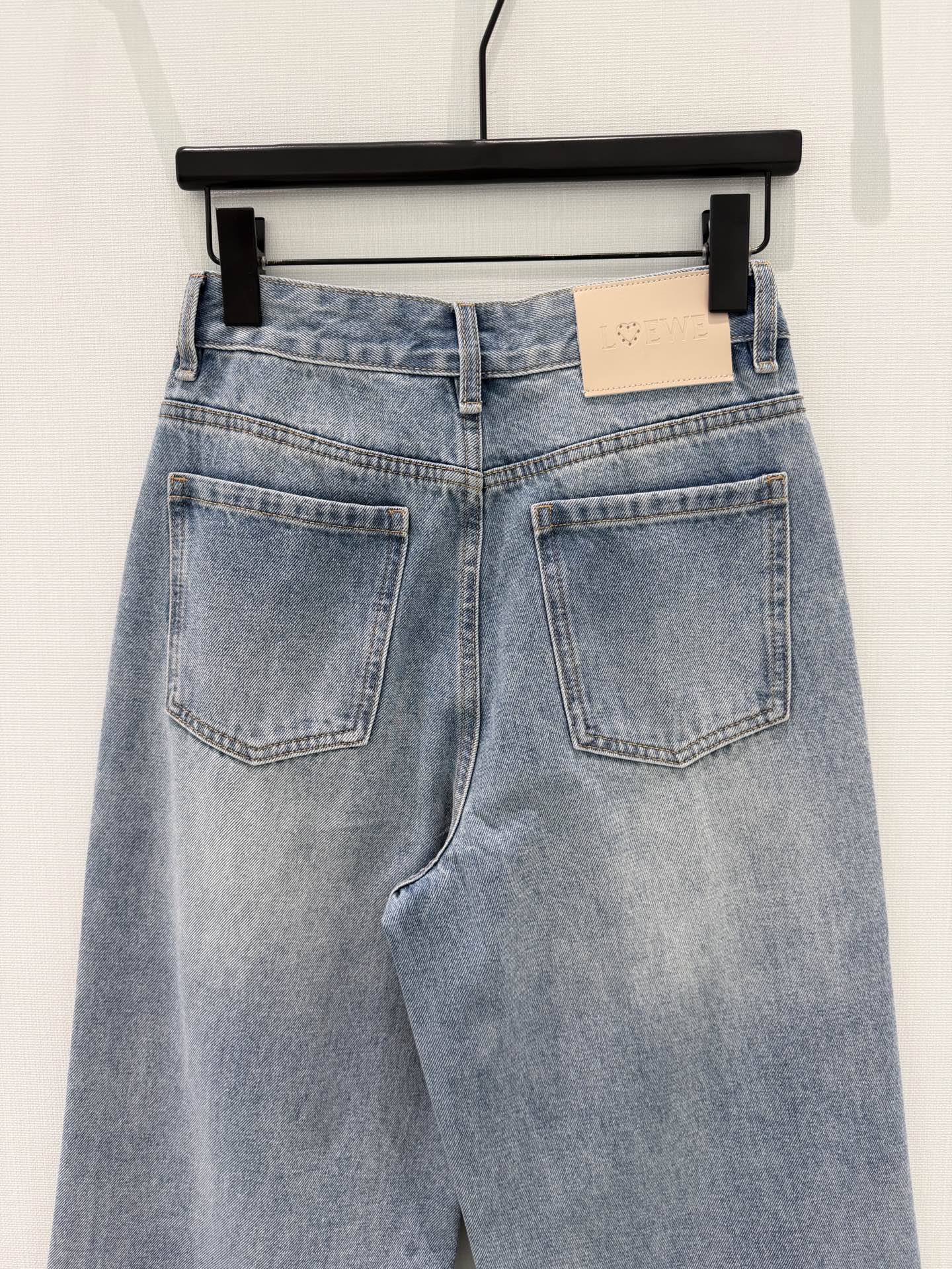 🛒𝐍𝐄𝐖 · 𝟐𝟎𝟐6/爆款现货【早春新款】原创｜定制珍珠手工牛仔裤采用高端定制面料，牛仔穿起来非常舒适