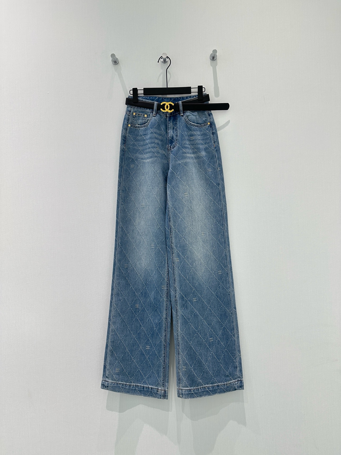 🛒𝐍𝐄𝐖 · 𝟐𝟎𝟐6/爆款现货【早春新款】原创｜定制菱格双C提花牛仔裤 配定制腰带采用高端定制面料，牛