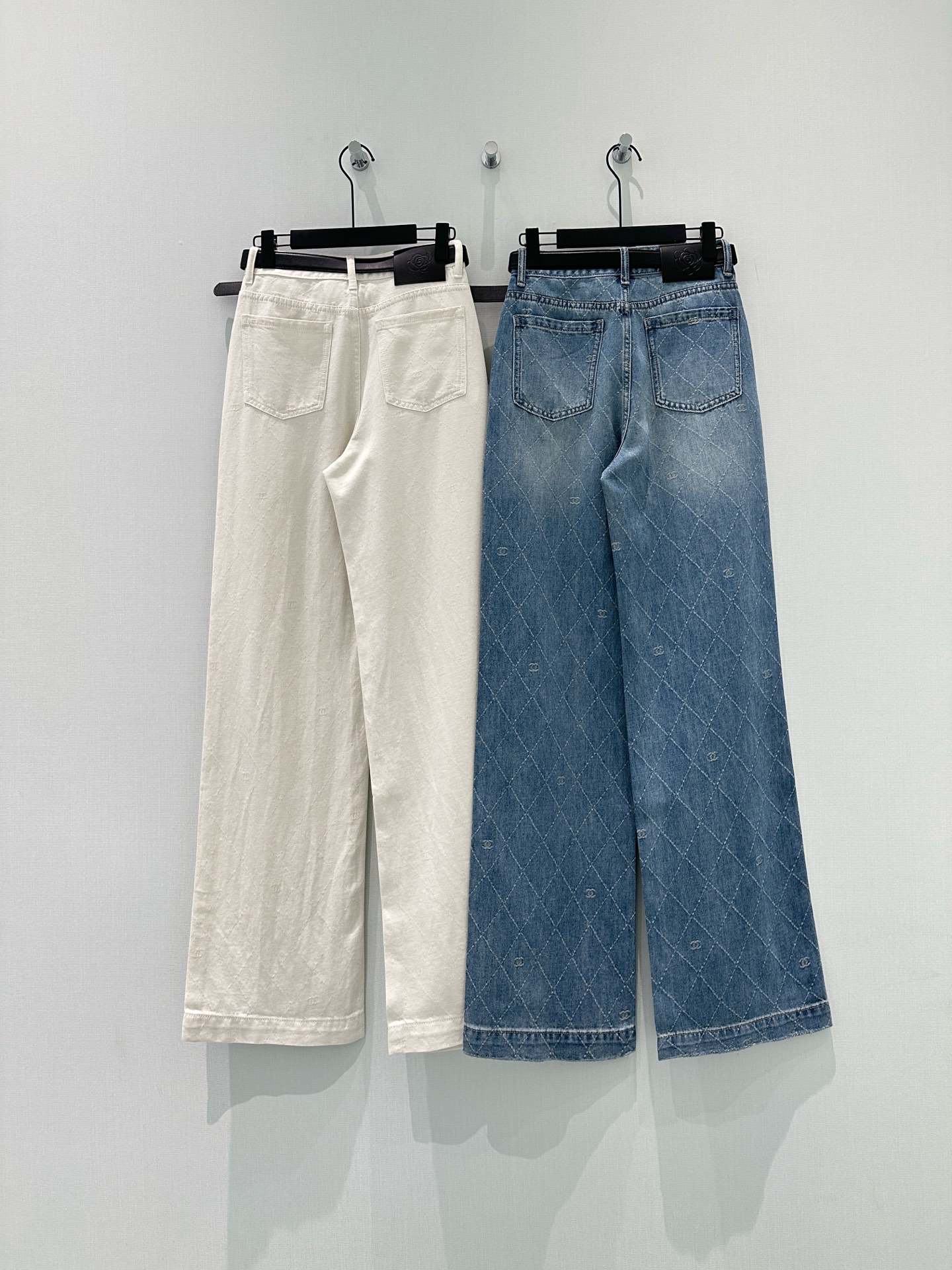 🛒𝐍𝐄𝐖 · 𝟐𝟎𝟐6/爆款现货【早春新款】原创｜定制菱格双C提花牛仔裤 配定制腰带采用高端定制面料，牛