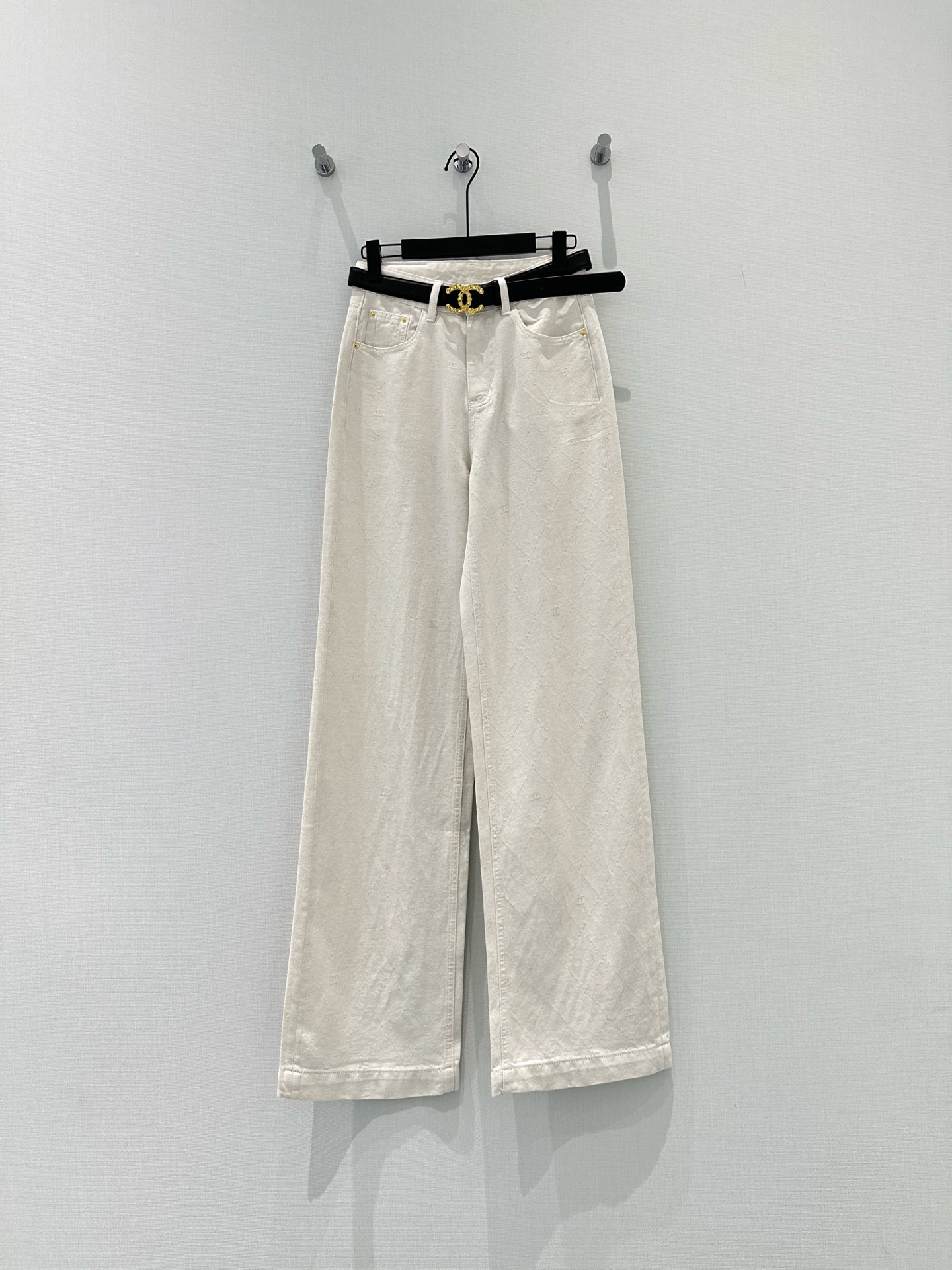 🛒𝐍𝐄𝐖 · 𝟐𝟎𝟐6/爆款现货【早春新款】原创｜定制菱格双C提花牛仔裤 配定制腰带采用高端定制面料，牛