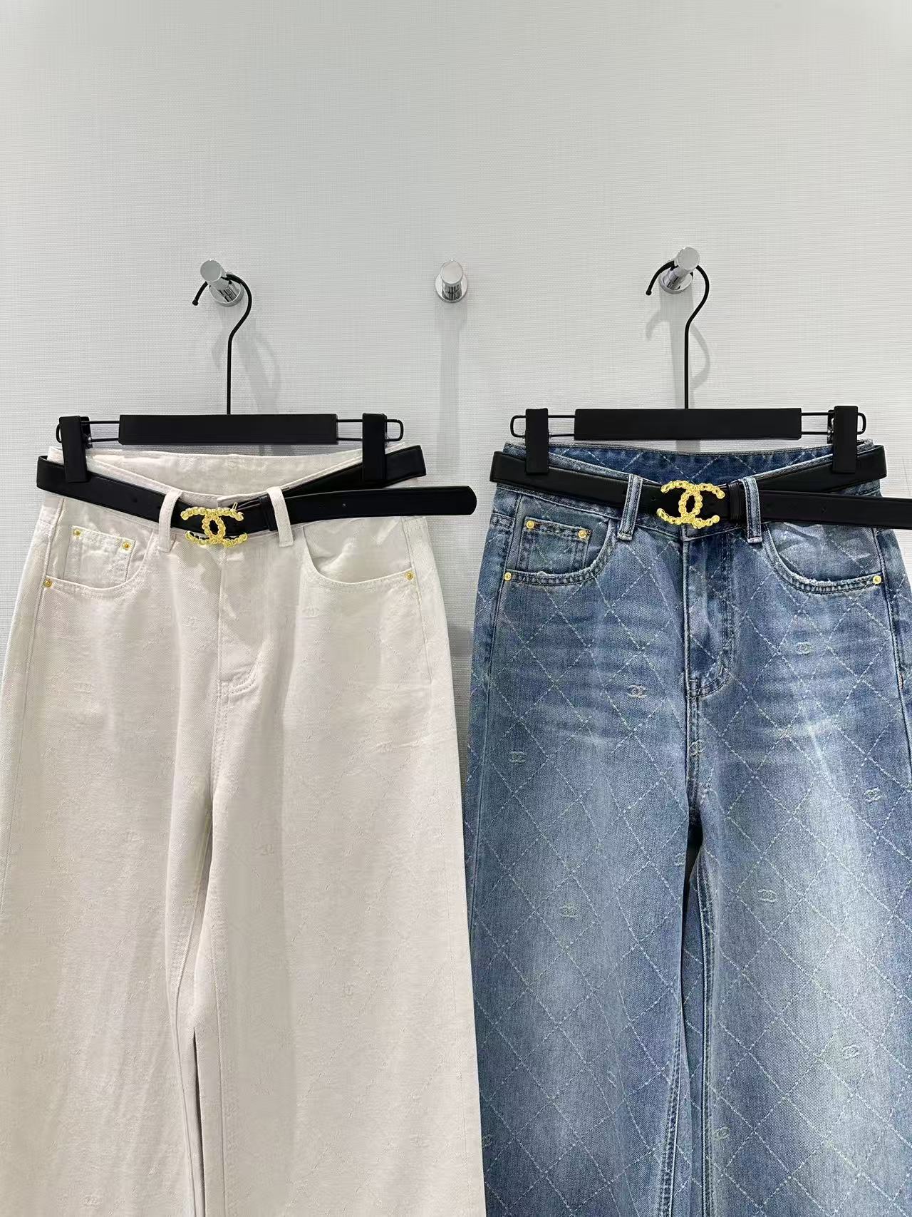 🛒𝐍𝐄𝐖 · 𝟐𝟎𝟐6/爆款现货【早春新款】原创｜定制菱格双C提花牛仔裤 配定制腰带采用高端定制面料，牛