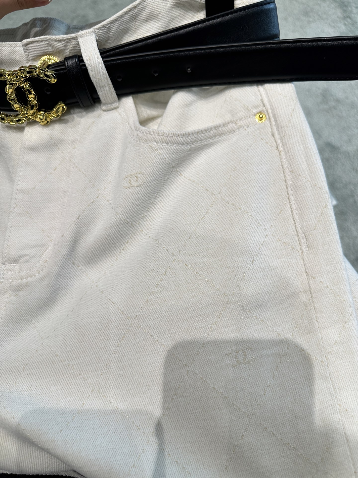 🛒𝐍𝐄𝐖 · 𝟐𝟎𝟐6/爆款现货【早春新款】原创｜定制菱格双C提花牛仔裤 配定制腰带采用高端定制面料，牛