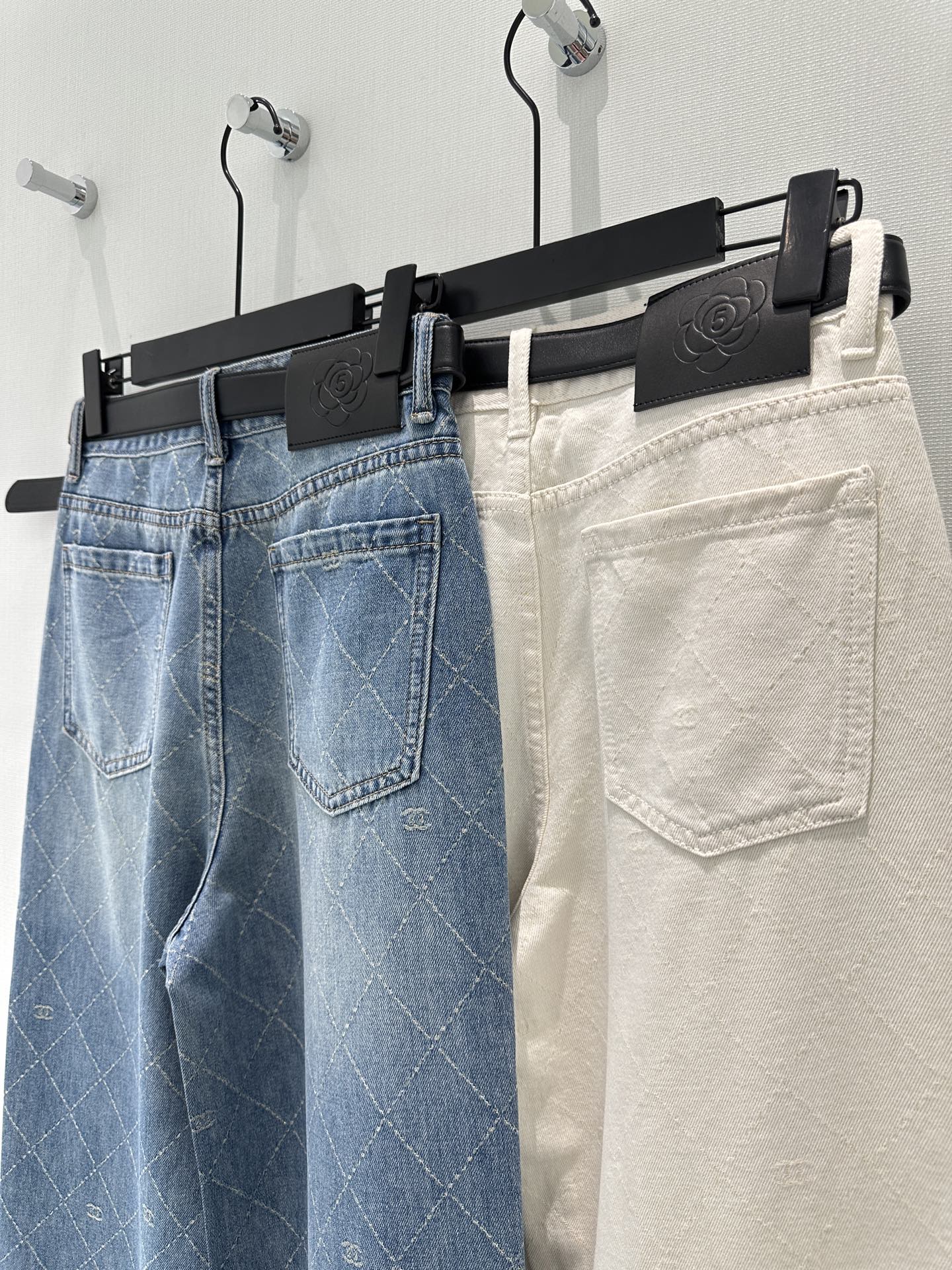 🛒𝐍𝐄𝐖 · 𝟐𝟎𝟐6/爆款现货【早春新款】原创｜定制菱格双C提花牛仔裤 配定制腰带采用高端定制面料，牛