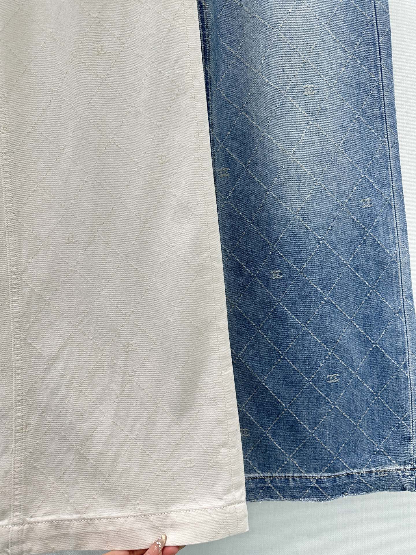 🛒𝐍𝐄𝐖 · 𝟐𝟎𝟐6/爆款现货【早春新款】原创｜定制菱格双C提花牛仔裤 配定制腰带采用高端定制面料，牛