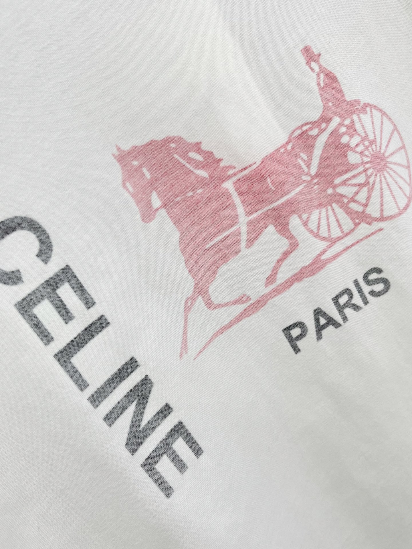 🛒𝐍𝐄𝐖 · 𝟐𝟎𝟐6/爆款现货原单品质 Celi *｜26新品印花短袖T恤精致宽松版型上身巨显瘦！男女