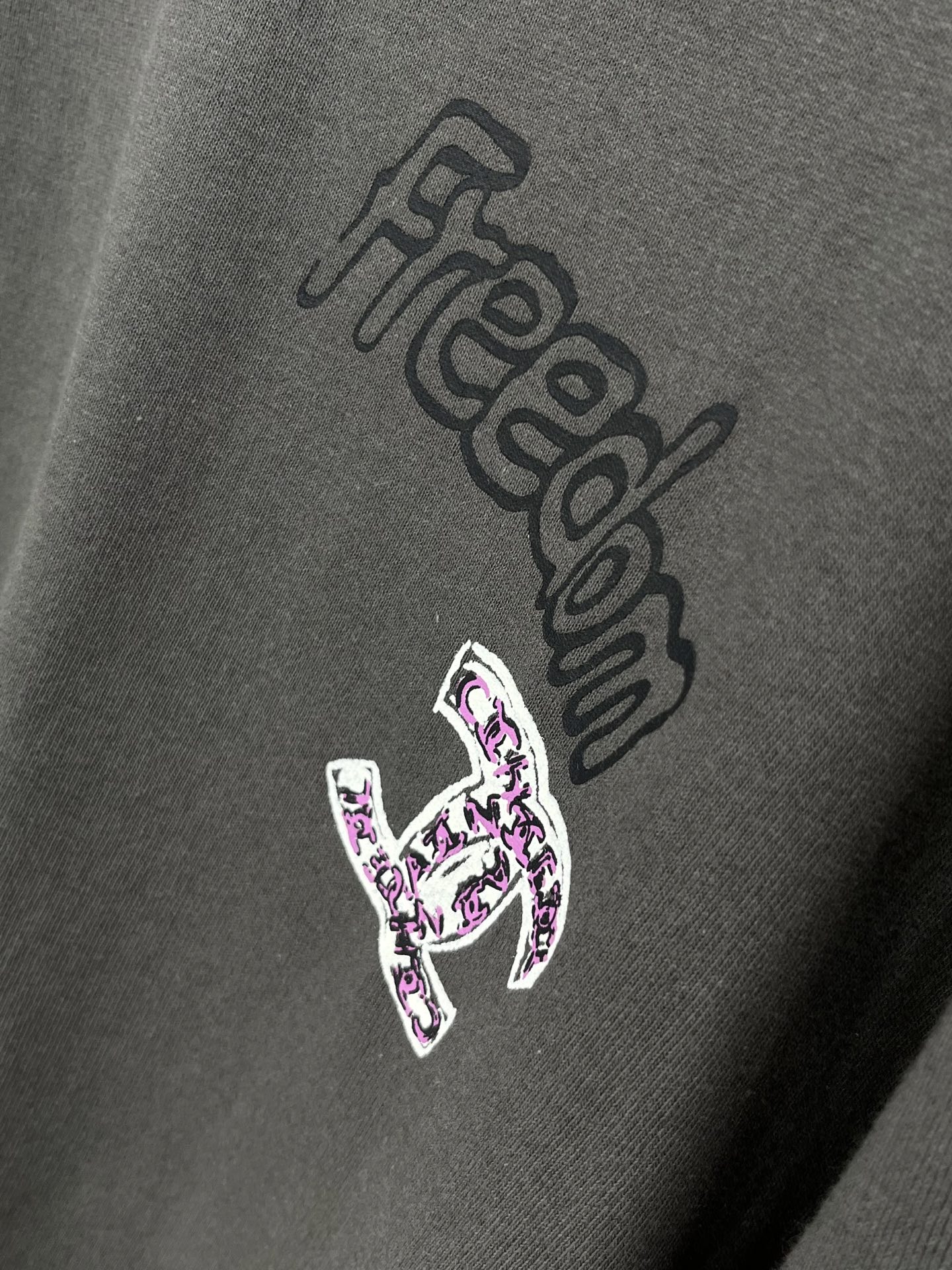 🛒𝐍𝐄𝐖 · 𝟐𝟎𝟐6/爆款现货原单品质 Chan *｜26新品中古印花短袖T恤精致宽松版型上身巨显瘦！