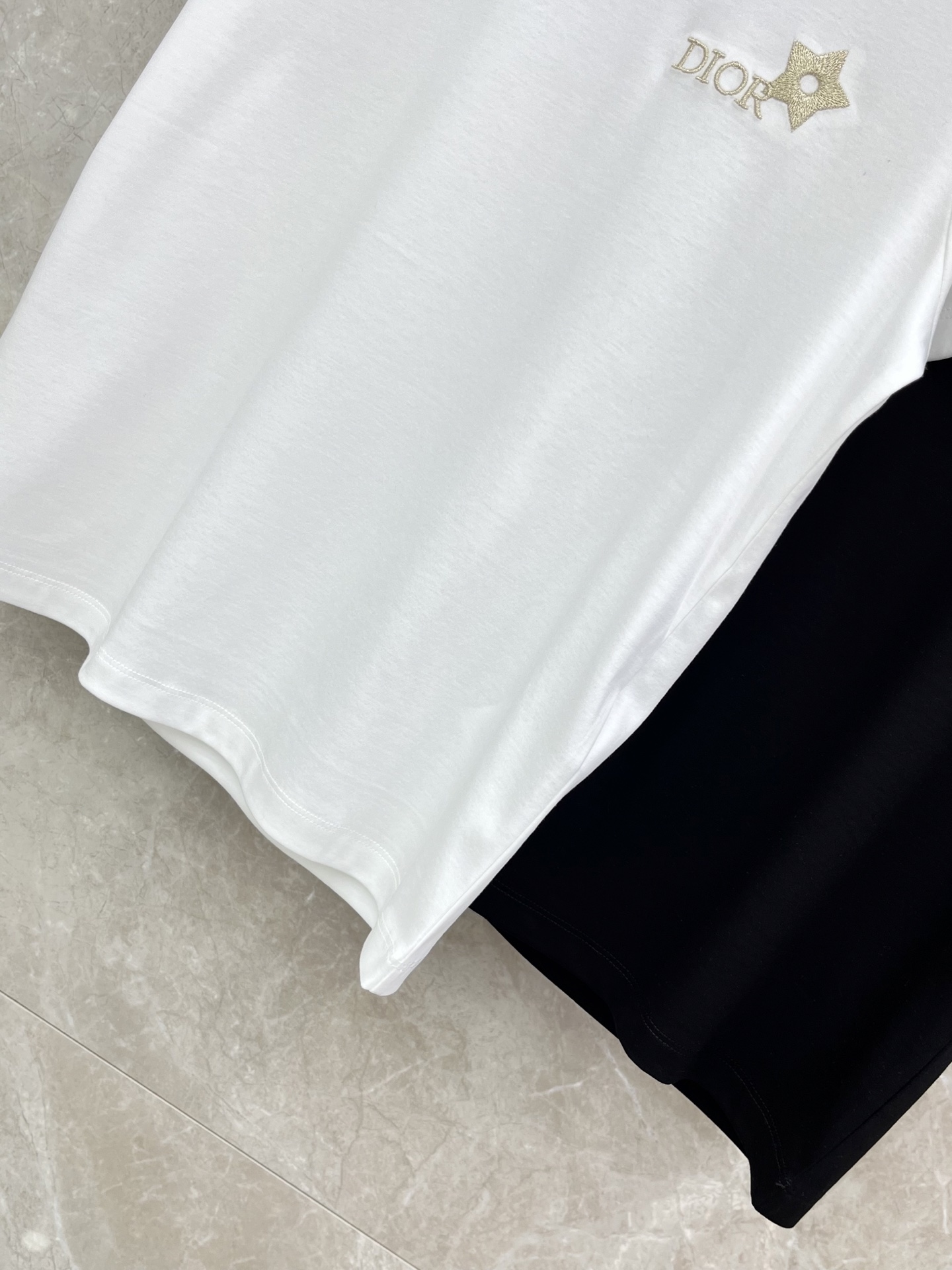 🛒𝐍𝐄𝐖 · 𝟐𝟎𝟐6/爆款现货原单品质 D*｜26新品印花短袖T恤精致宽松版型上身巨显瘦！男女同款定制