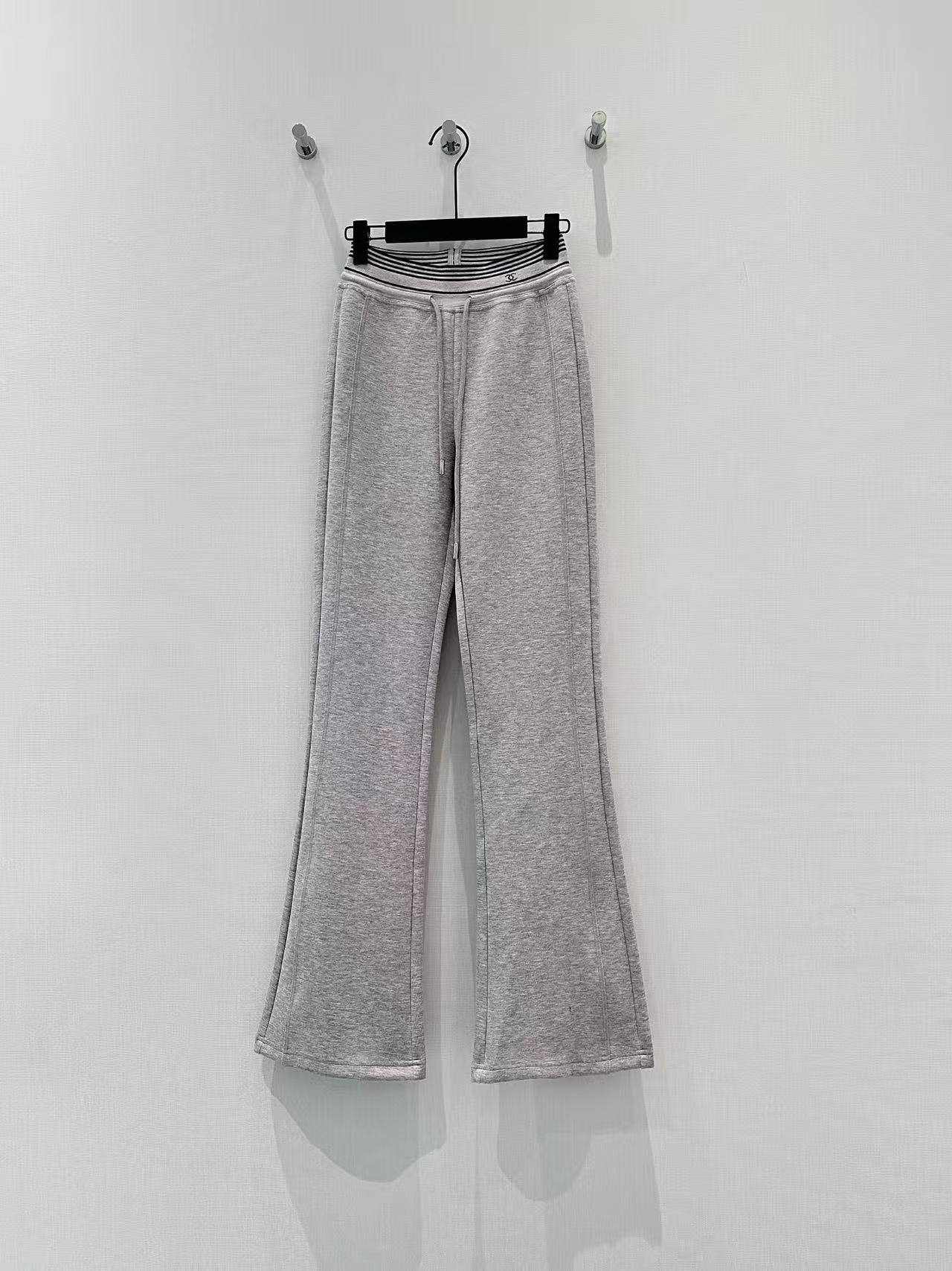 🛒𝐍𝐄𝐖 · 𝟐𝟎𝟐6/爆款现货设计师 原创｜26新品微喇抽绳休闲裤！定制版型 极简主义法式优雅的气质风