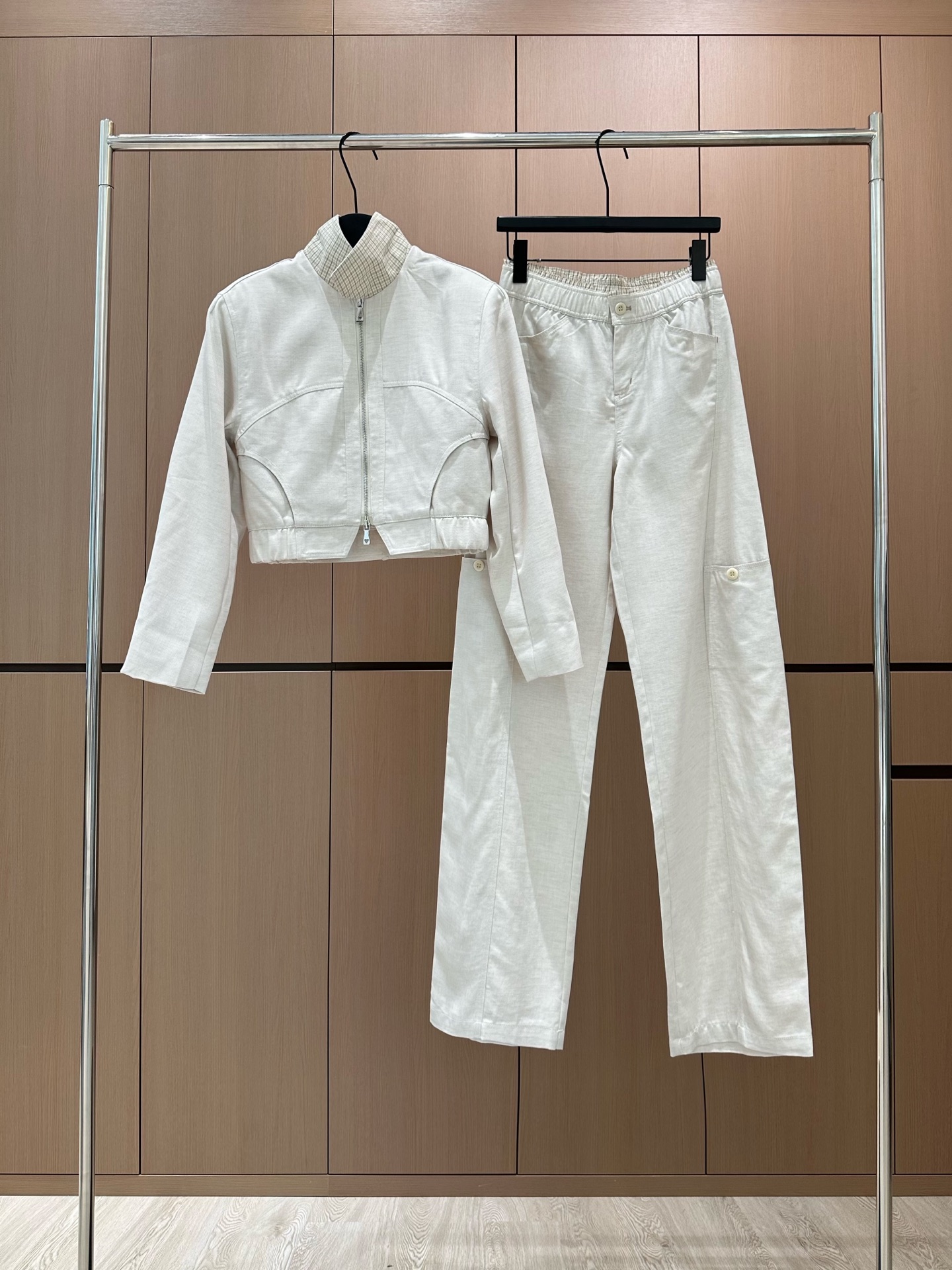 🛒𝐍𝐄𝐖 · 𝟐𝟎𝟐6/爆款现货设计师 原创｜26早春新品天丝亚麻套装！高端定制拉链外套，搭配松紧腰长裤