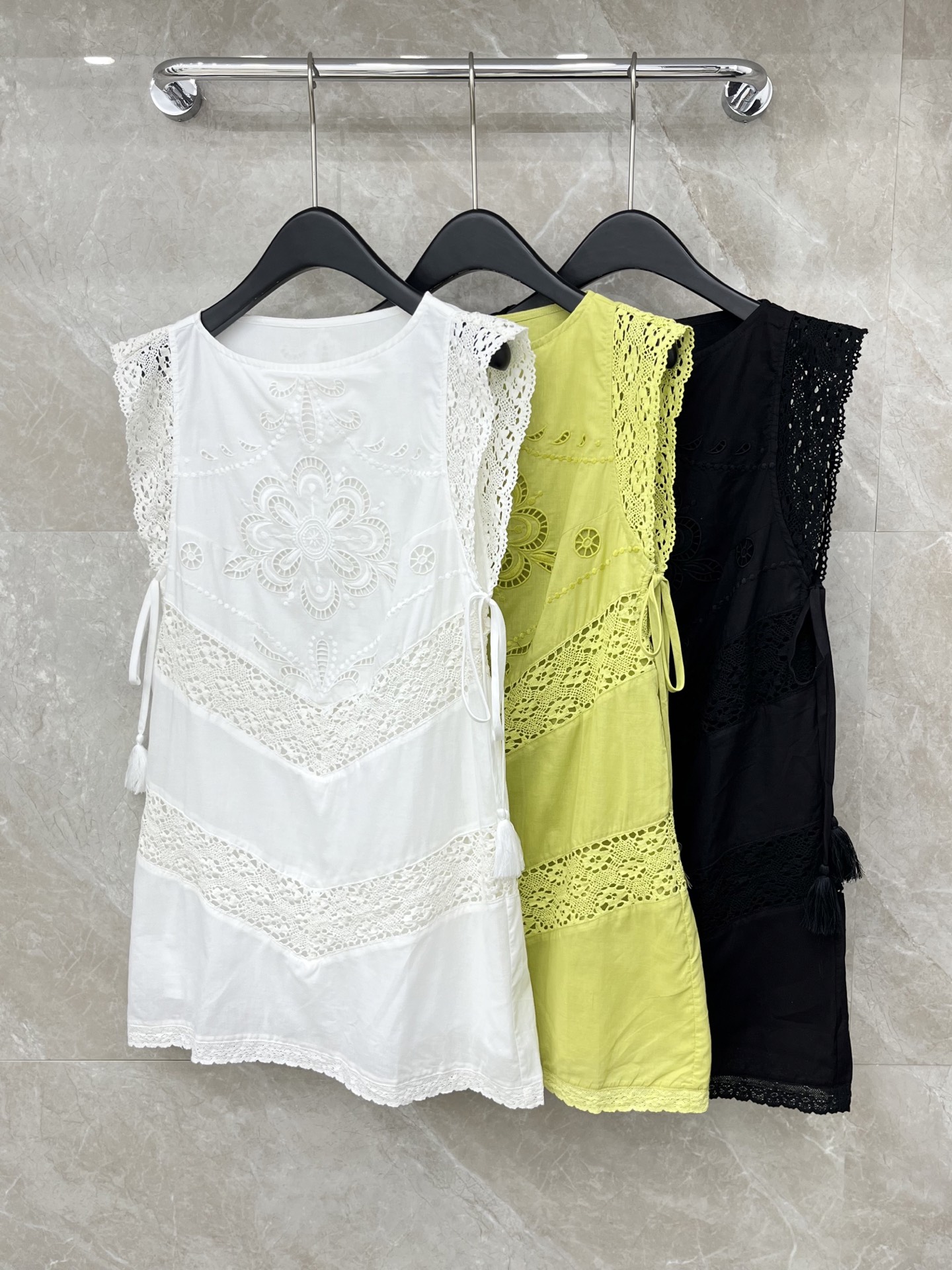 🛒𝐍𝐄𝐖 · 𝟐𝟎𝟐6/爆款现货原单品质 小众*｜2026新品水溶绣花拼接蕾丝连衣裙坎肩设计 精致刺绣，