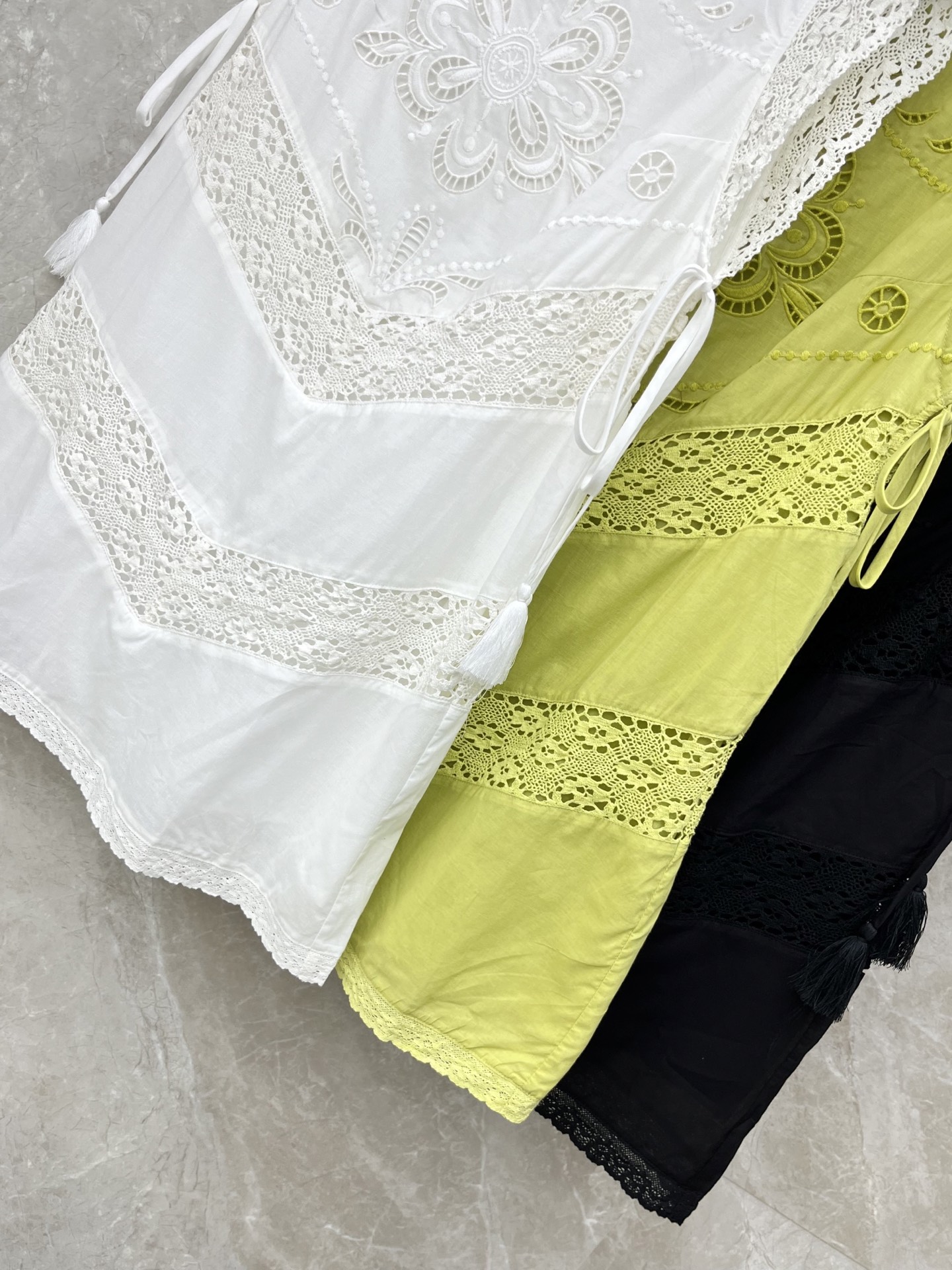 🛒𝐍𝐄𝐖 · 𝟐𝟎𝟐6/爆款现货原单品质 小众*｜2026新品水溶绣花拼接蕾丝连衣裙坎肩设计 精致刺绣，