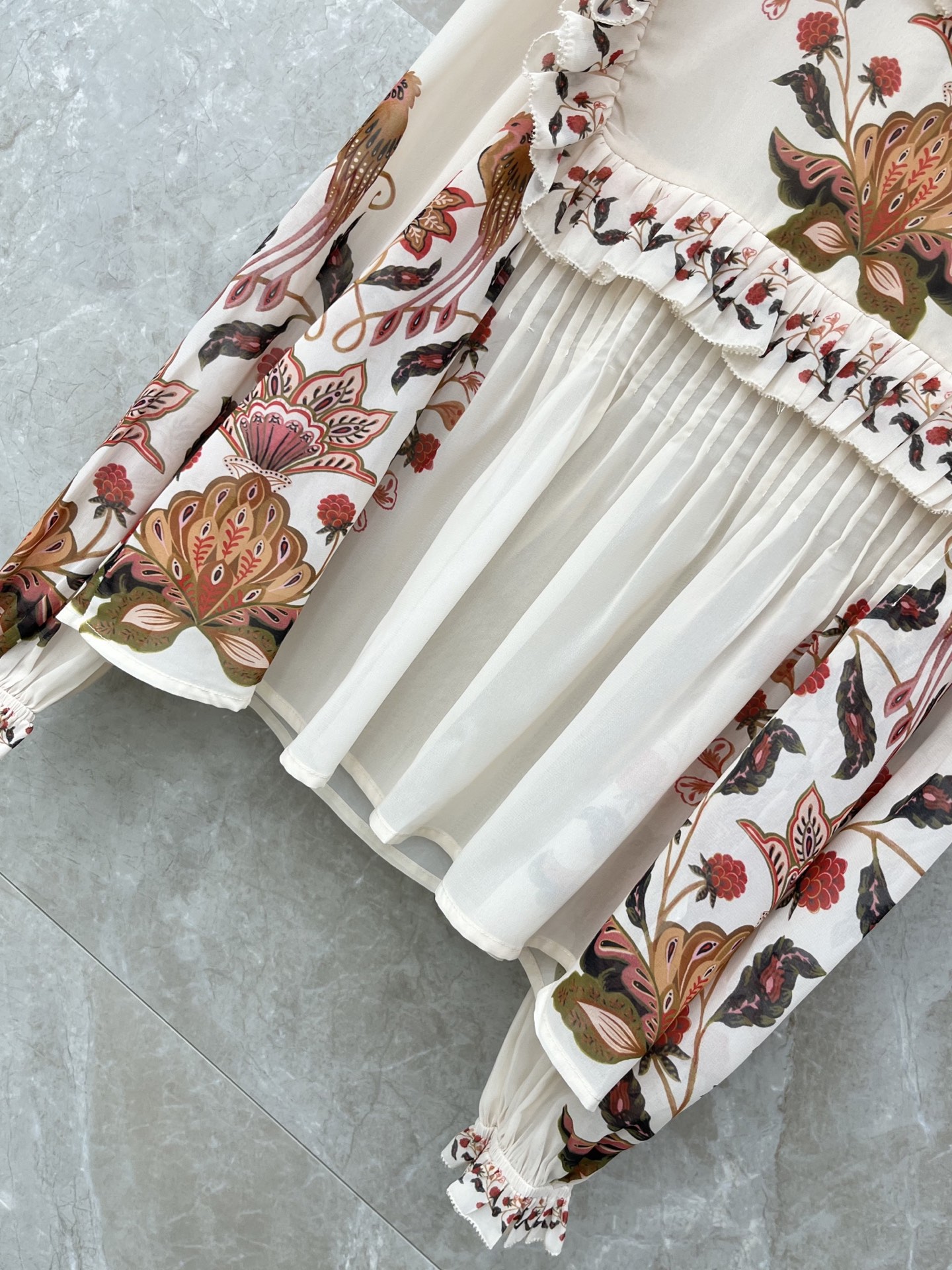 🛒𝐍𝐄𝐖 · 𝟐𝟎𝟐6/爆款现货原单品质 小众*｜2026新品长袖花边印花衬衫灯笼袖设计 A字百褶版型 