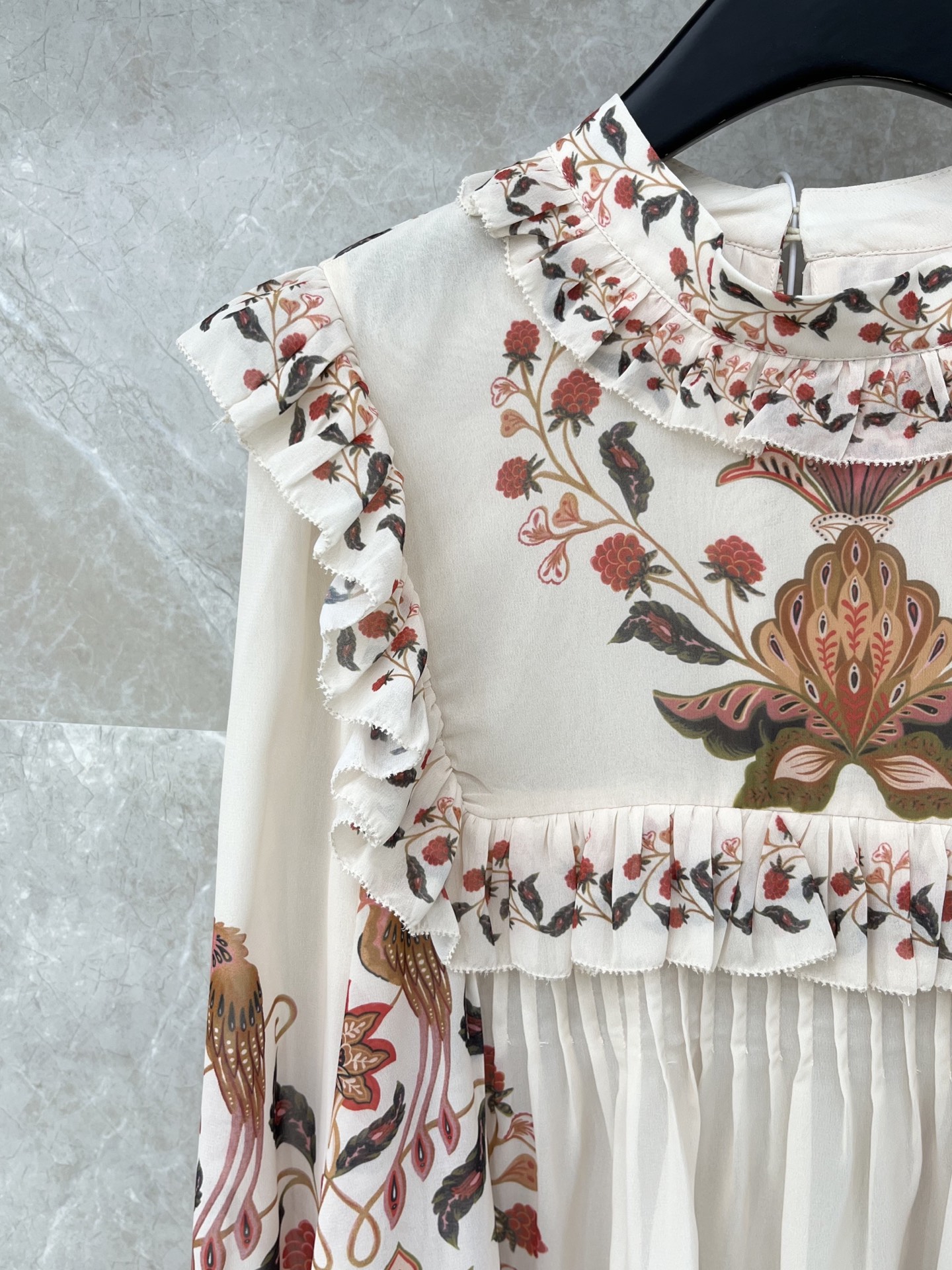 🛒𝐍𝐄𝐖 · 𝟐𝟎𝟐6/爆款现货原单品质 小众*｜2026新品长袖花边印花衬衫灯笼袖设计 A字百褶版型 