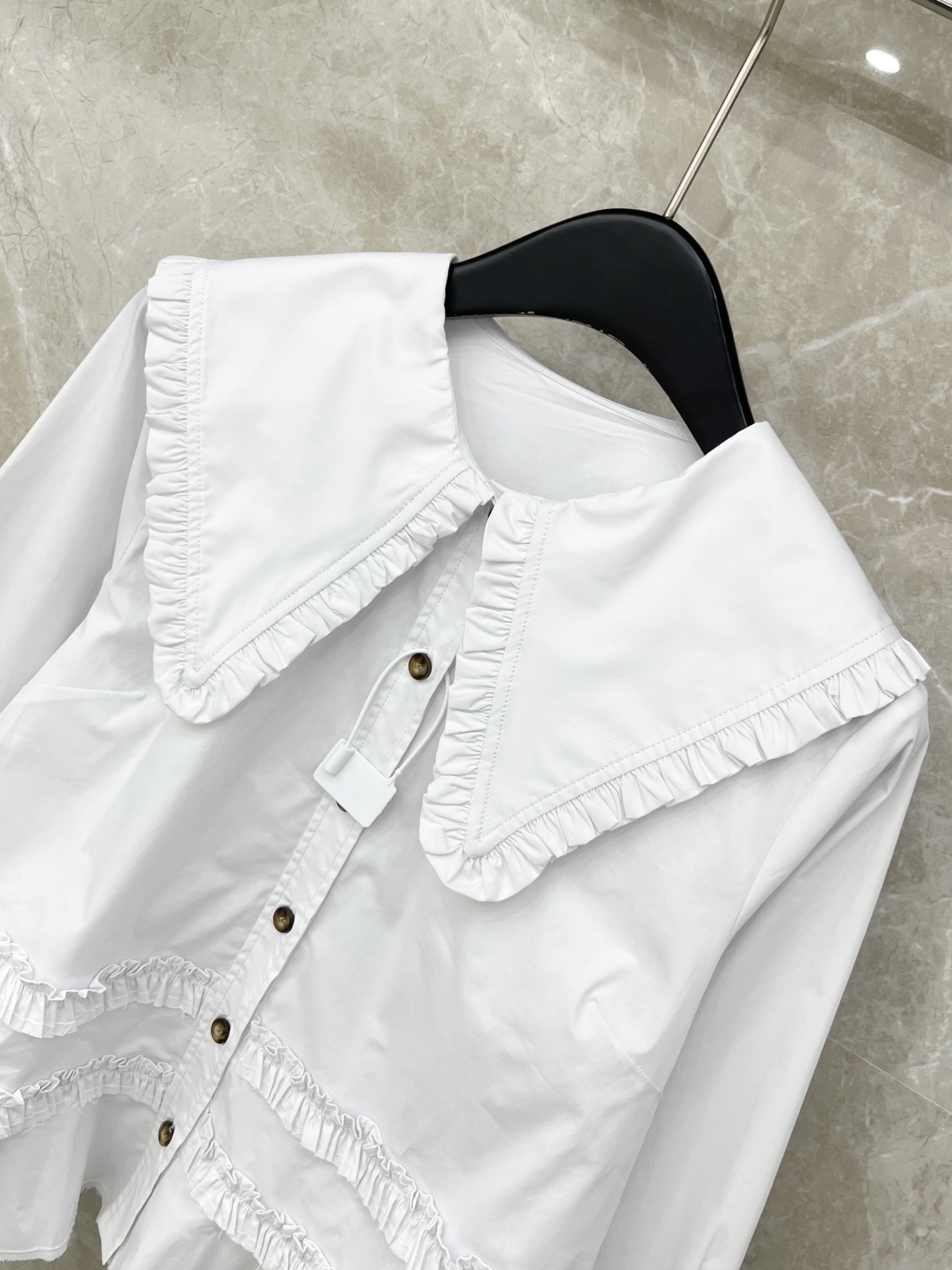 🛒𝐍𝐄𝐖 · 𝟐𝟎𝟐6/爆款现货原单品质 小众*｜2026新品长袖法式衬衫大翻领花边设计 高级肌理细腻 