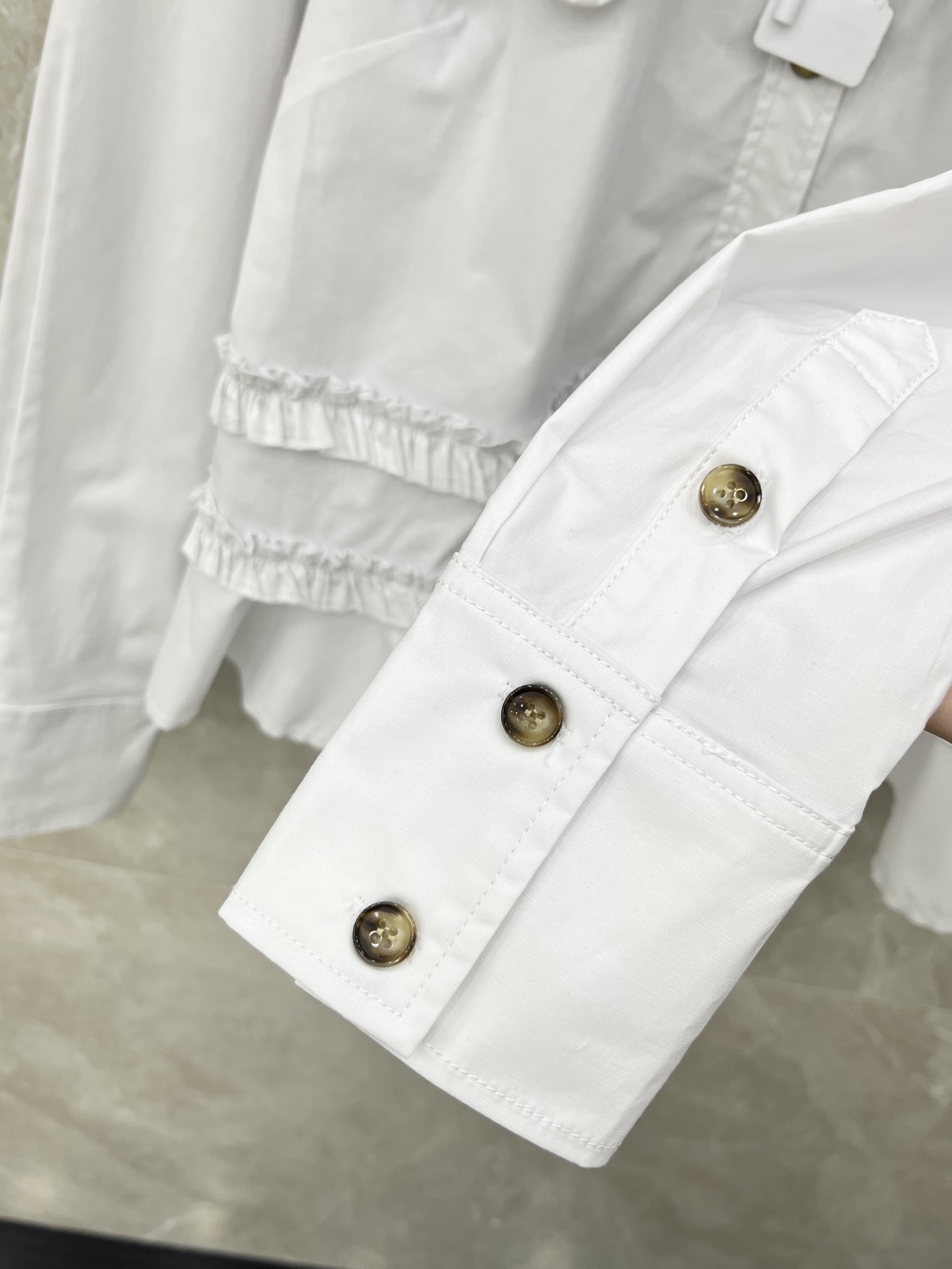 🛒𝐍𝐄𝐖 · 𝟐𝟎𝟐6/爆款现货原单品质 小众*｜2026新品长袖法式衬衫大翻领花边设计 高级肌理细腻 