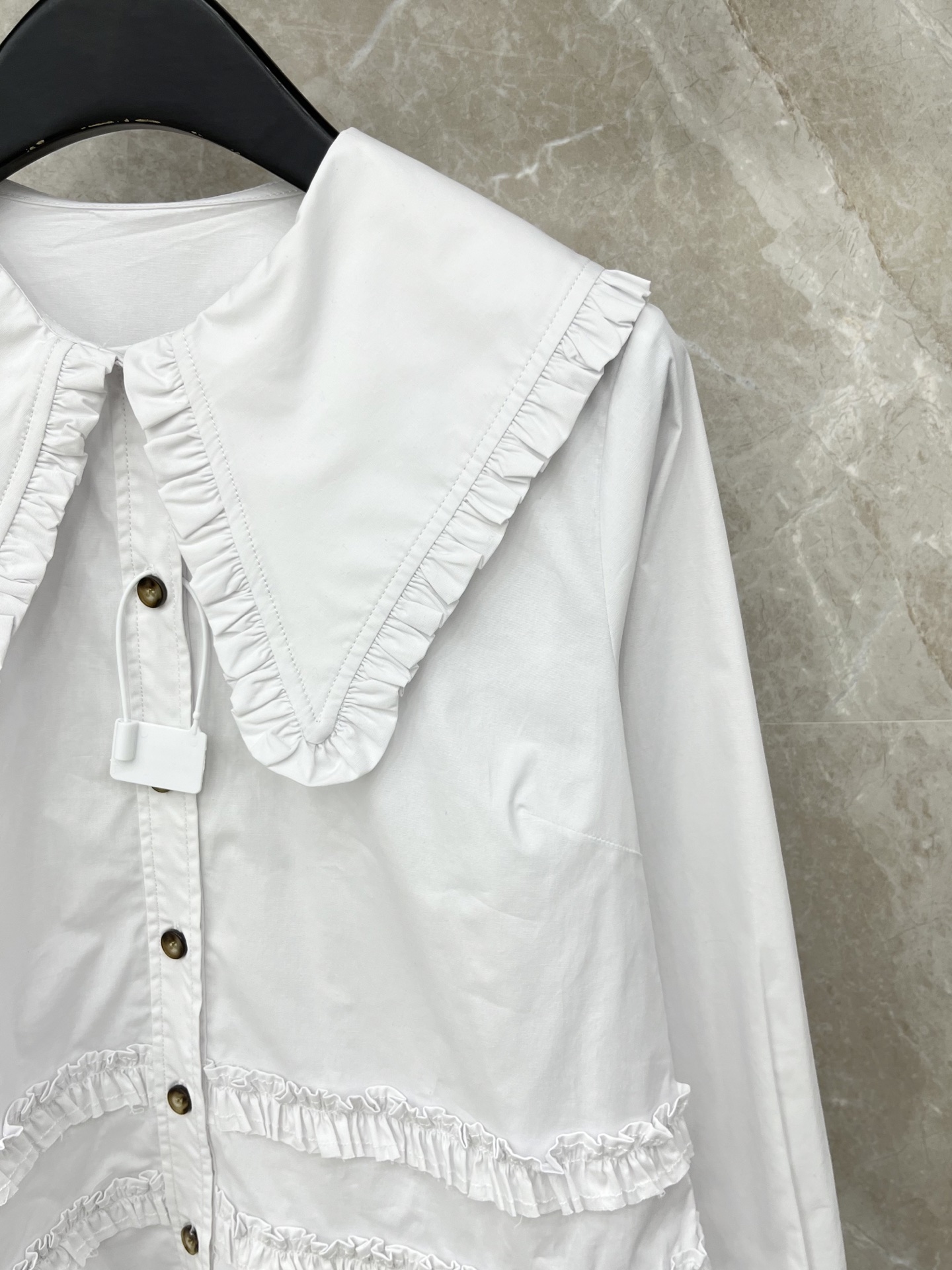 🛒𝐍𝐄𝐖 · 𝟐𝟎𝟐6/爆款现货原单品质 小众*｜2026新品长袖法式衬衫大翻领花边设计 高级肌理细腻 